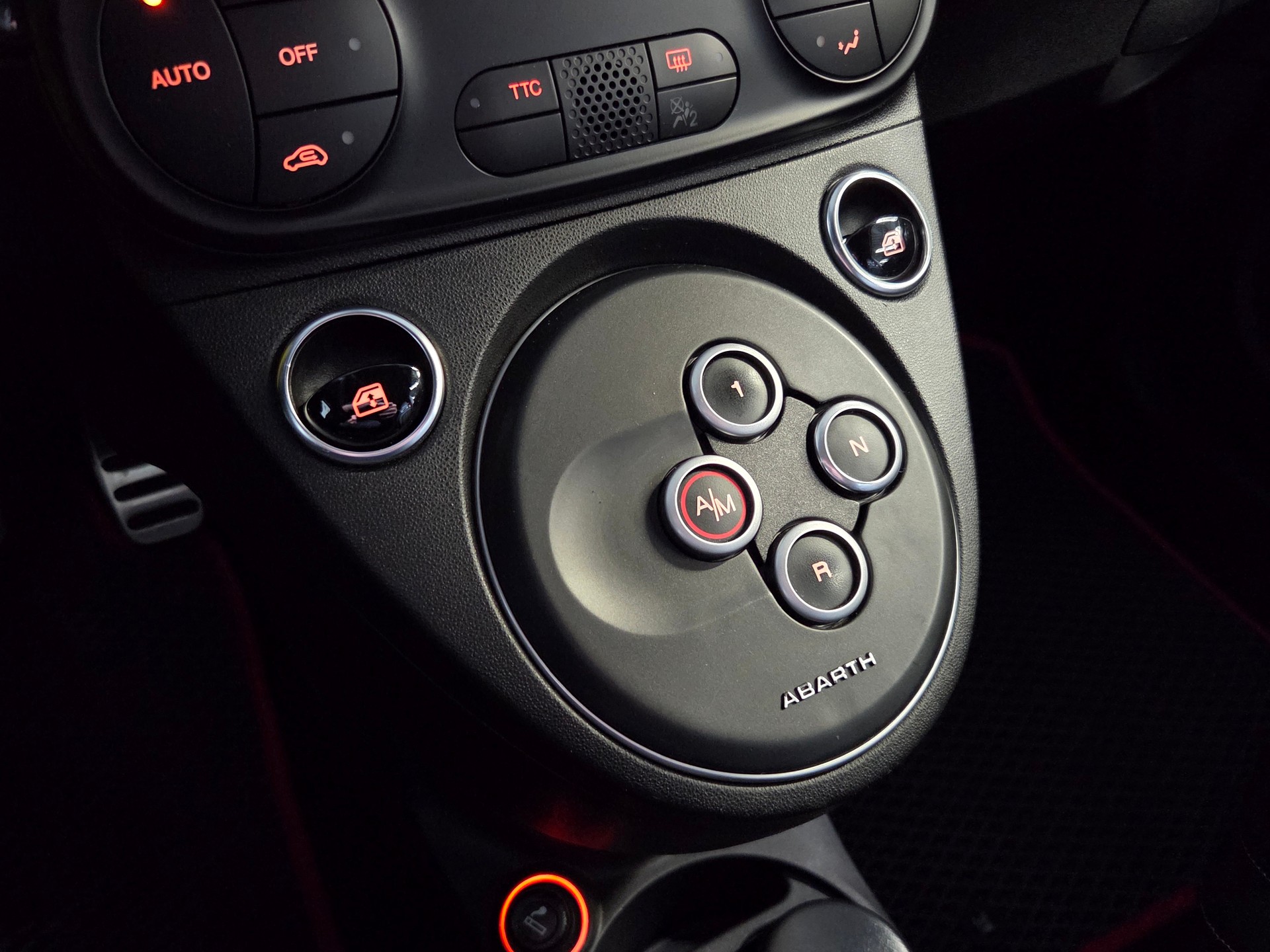 FIAT 595 Abarth 1.4 T-Jet 180 Competizione-image-11