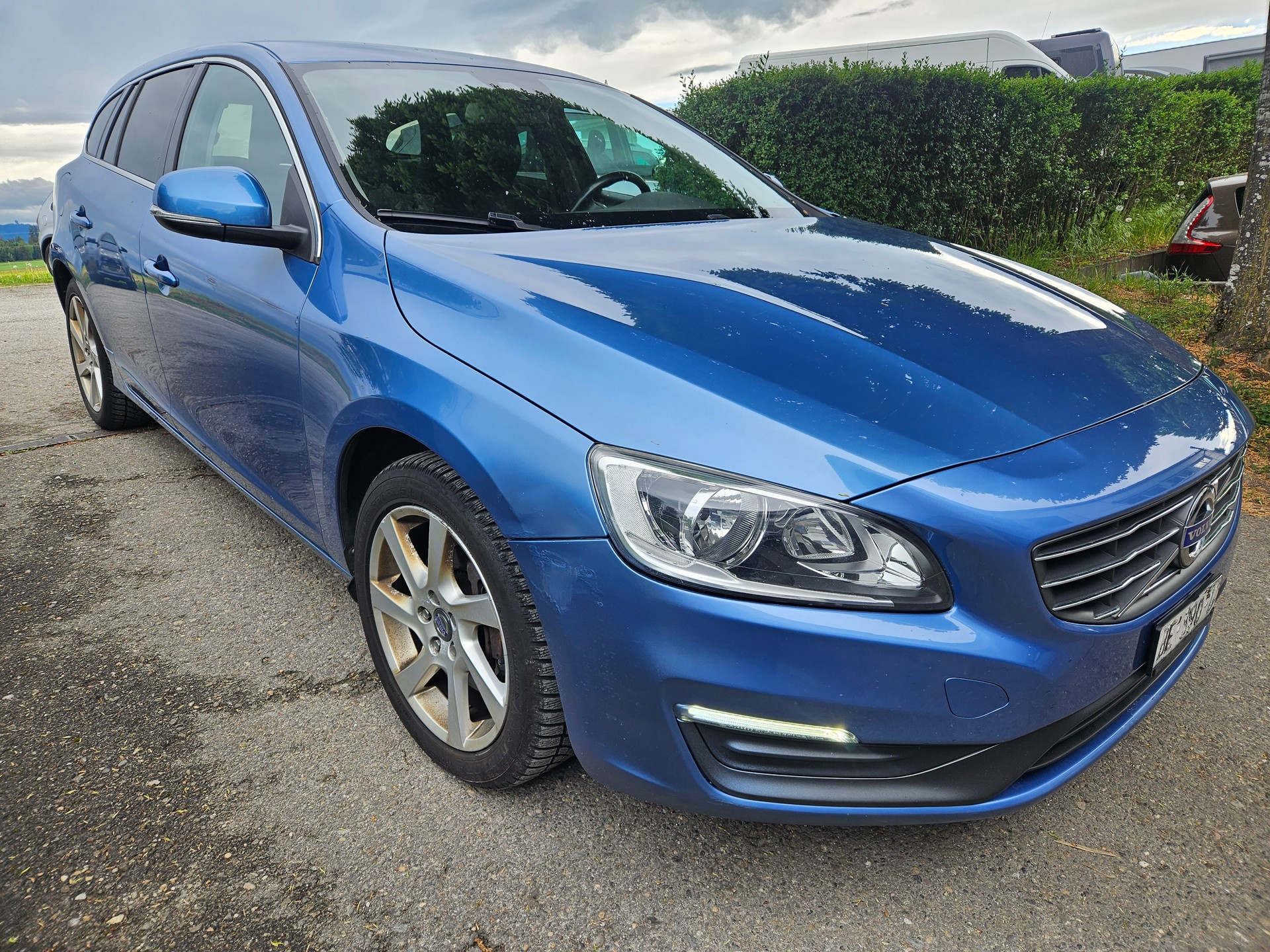 VOLVO V60 D5 AWD Summum Geartronic-image-0