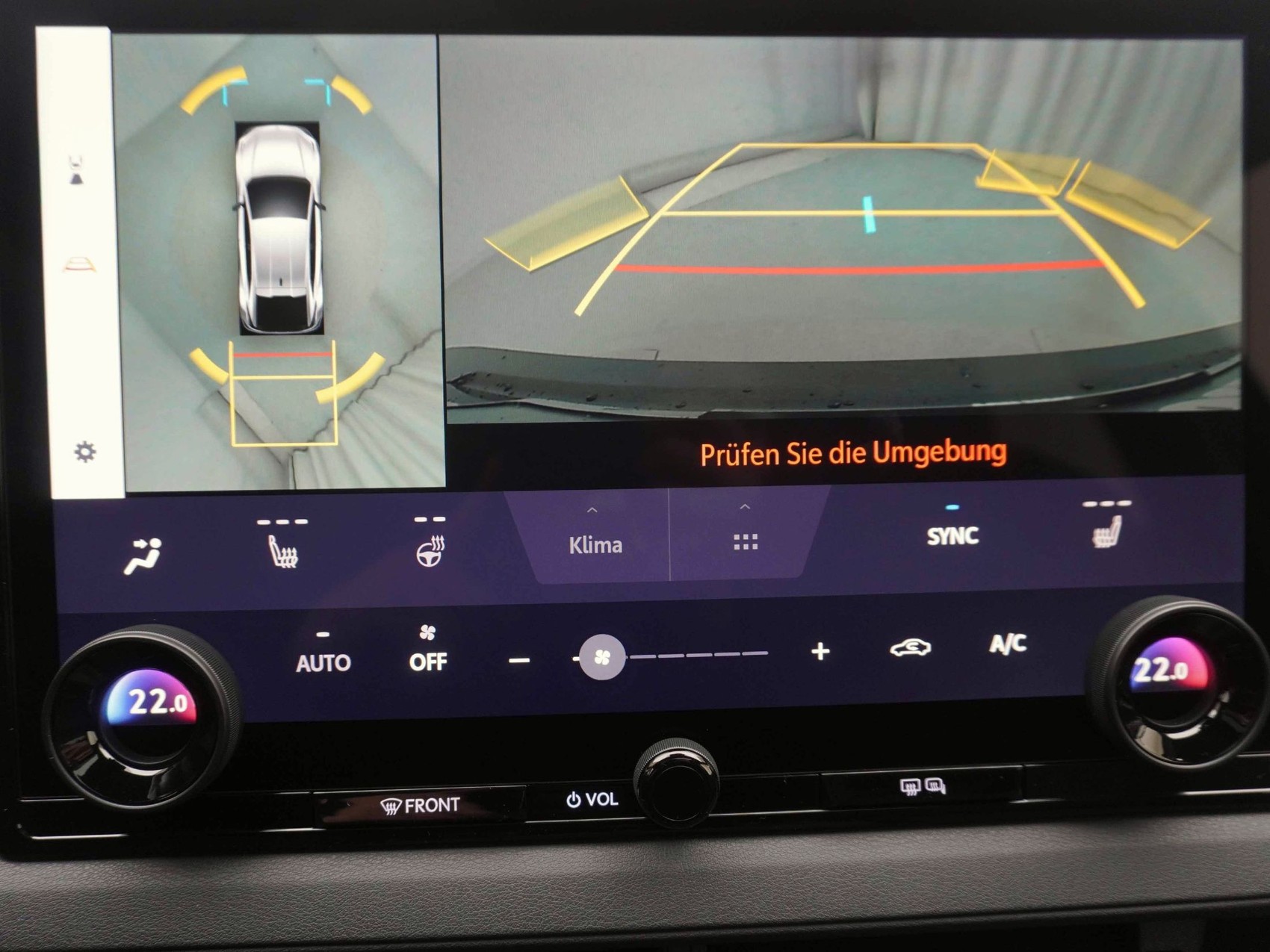 TOYOTA C-HR+ Premium AWD ** Panoramadach & JBL-Sound **-image-17