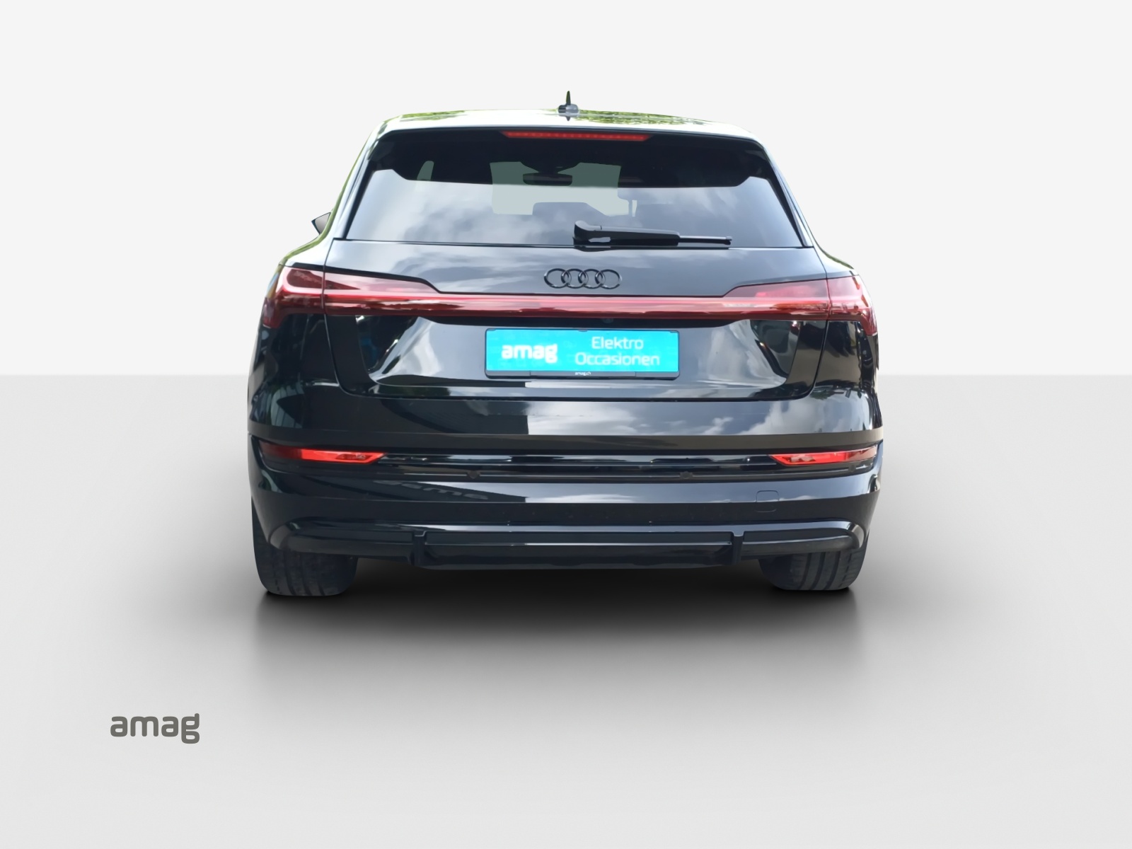 AUDI e-tron 55 S Line Black Edition quattro-image-4