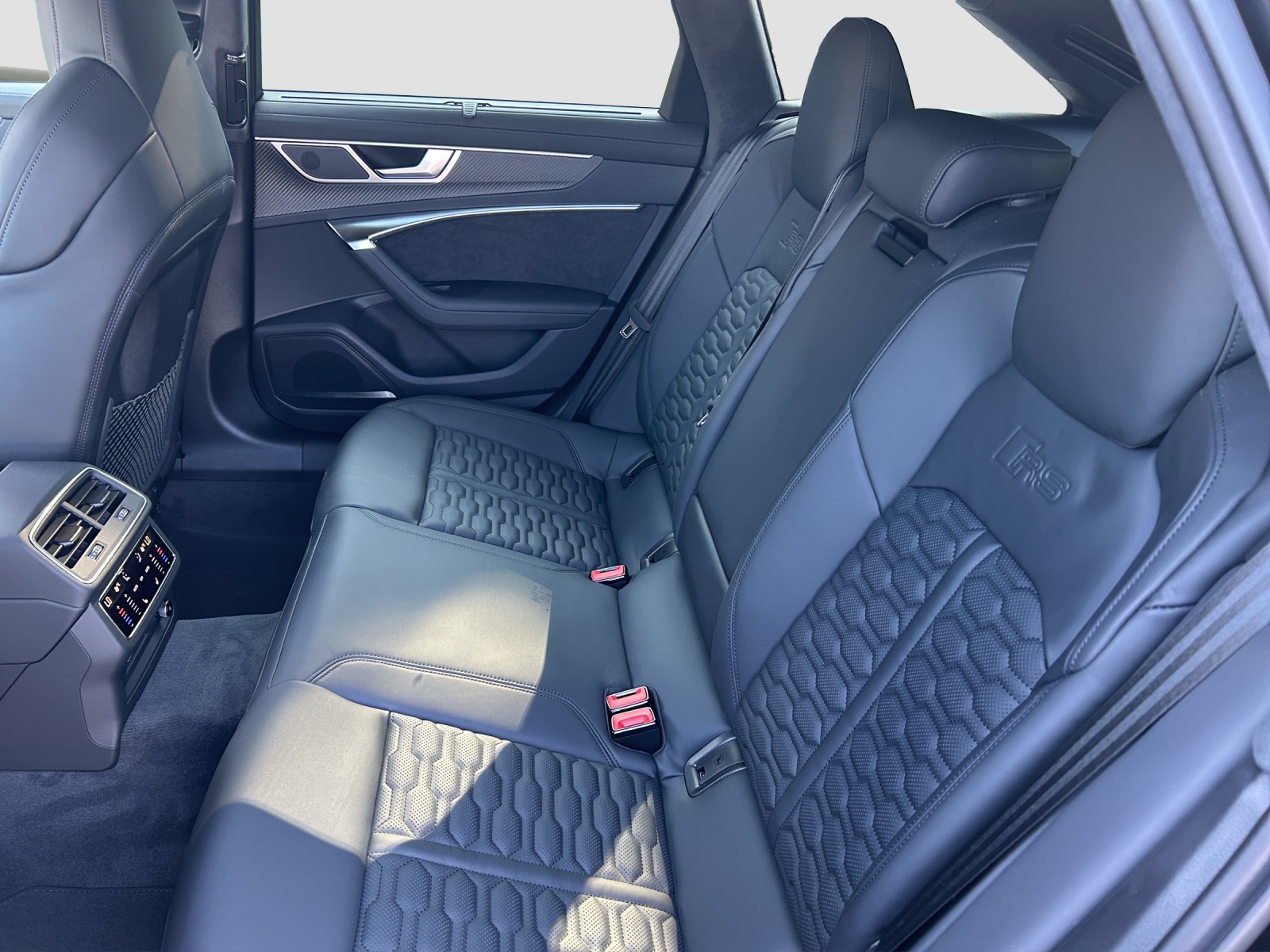 AUDI RS6 Avant 4.0 TFSI V8 Performance quattro - AHK - Standheizung - Head-up - Matrix-Laser-Licht-image-7