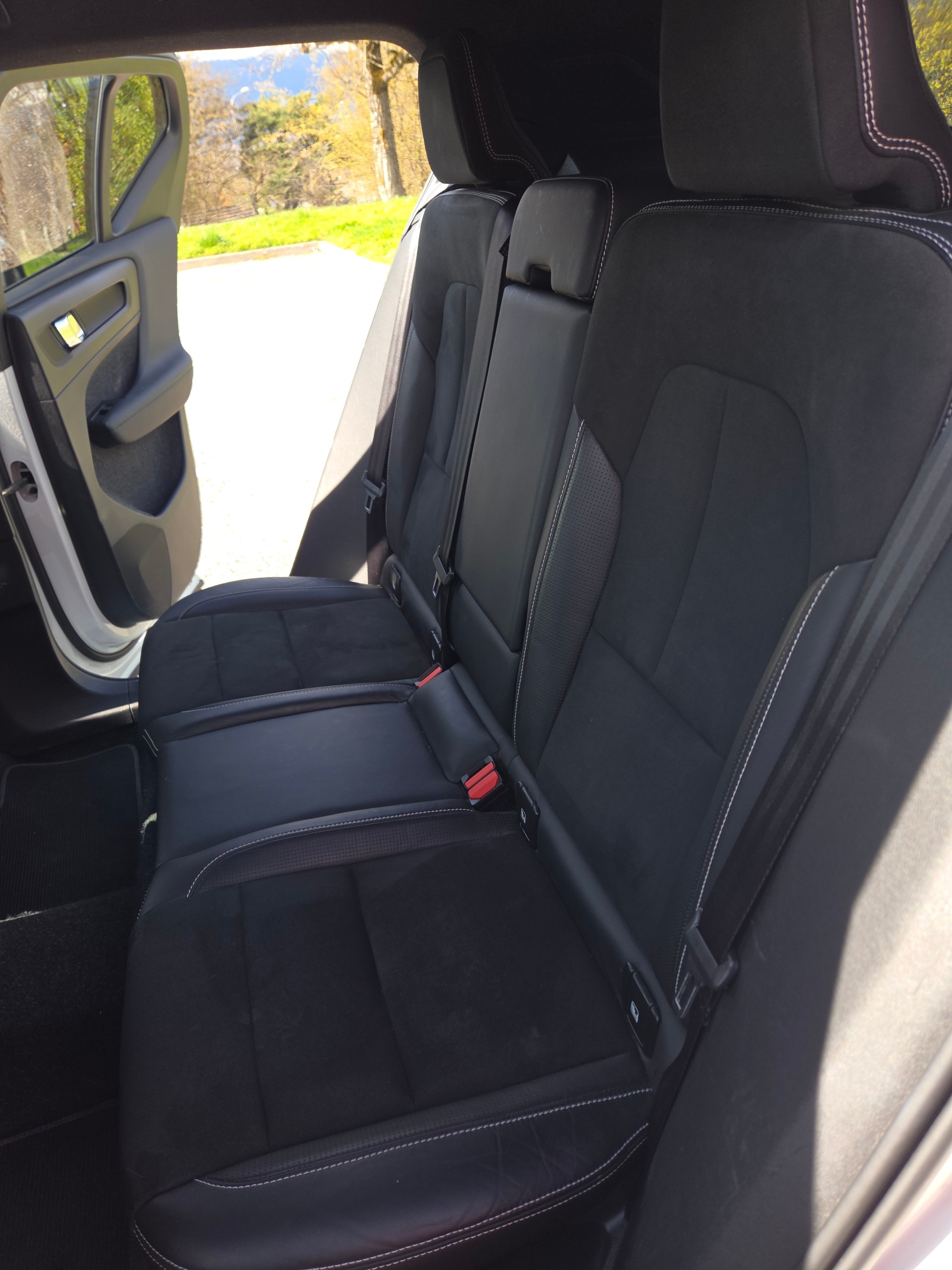 VOLVO 2.0 T5 R-Design AWD-image-4