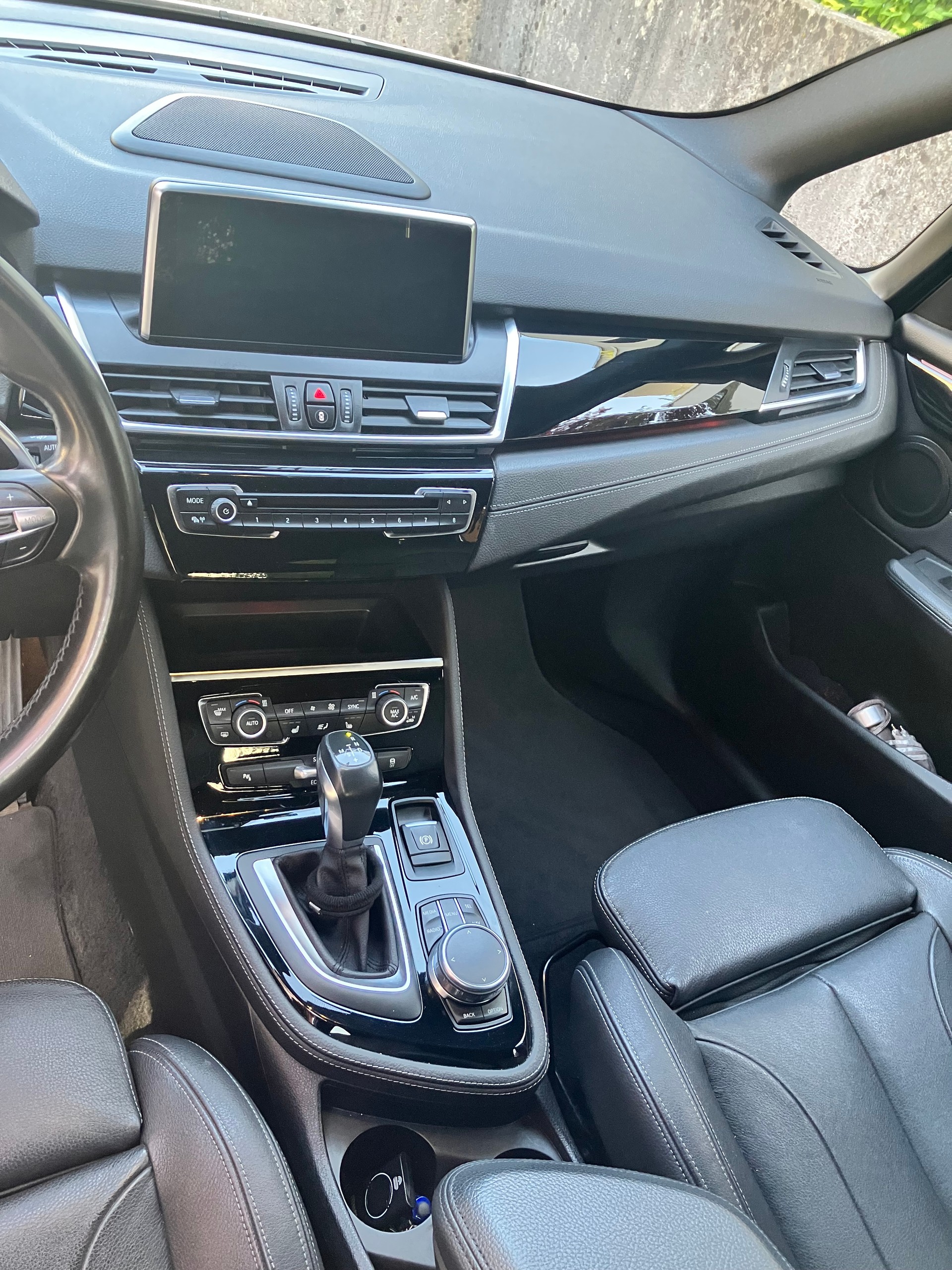 BMW 220d xDrive Active Tourer M-Sport Steptronic-image-3