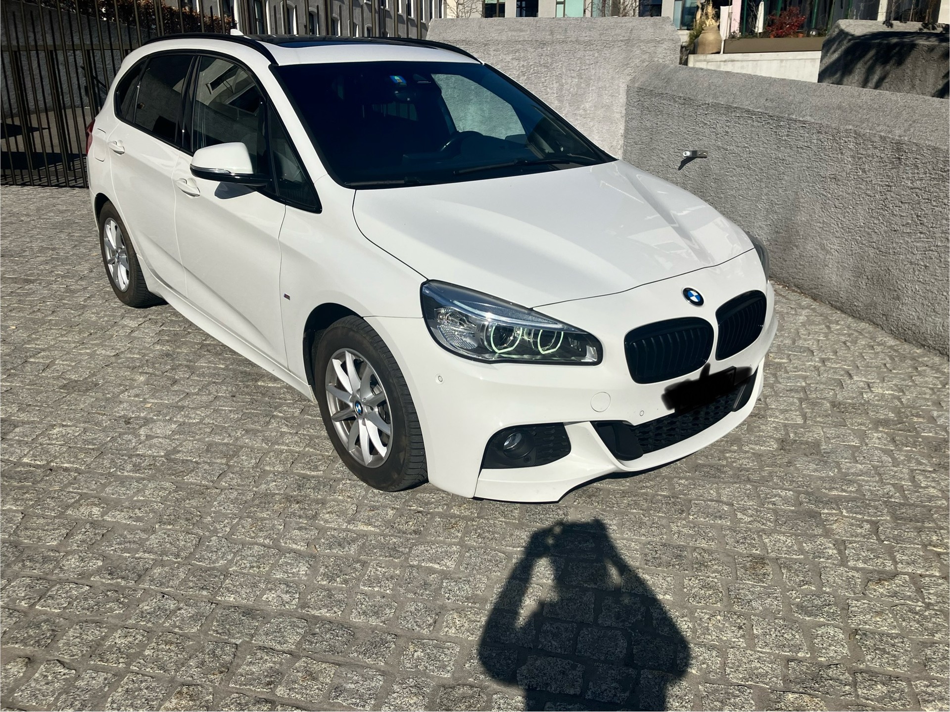 BMW 220d xDrive Active Tourer M-Sport Steptronic-image-0