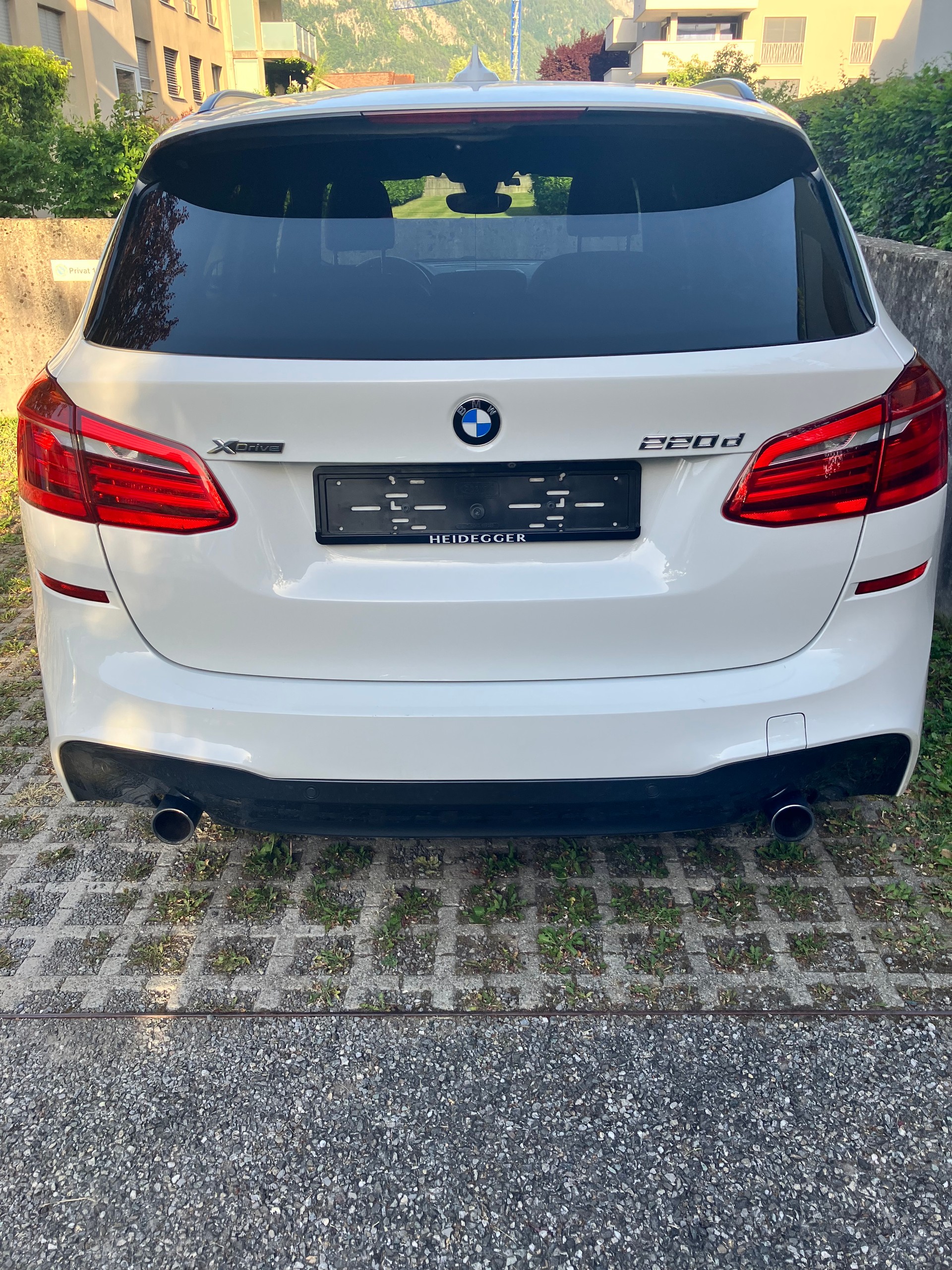 BMW 220d xDrive Active Tourer M-Sport Steptronic-image-1