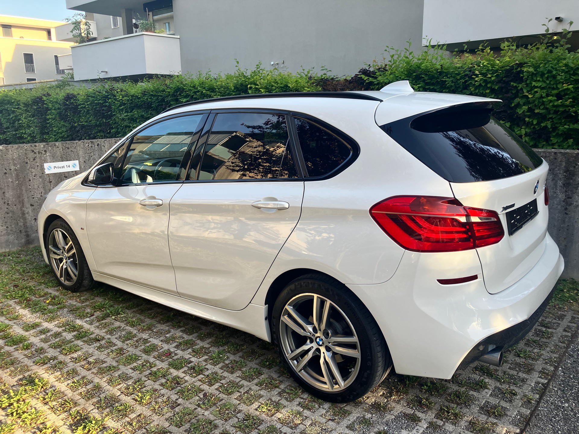 BMW 220d xDrive Active Tourer M-Sport Steptronic-image-0