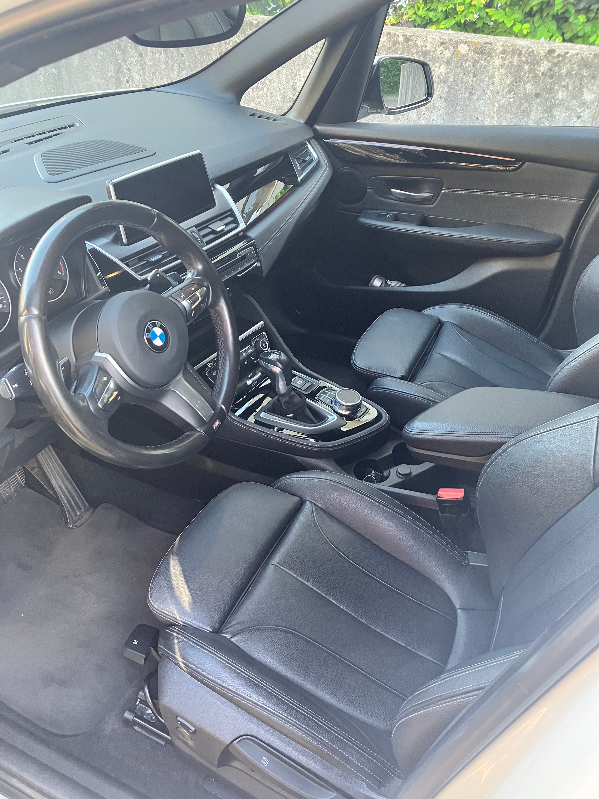 BMW 220d xDrive Active Tourer M-Sport Steptronic-image-4