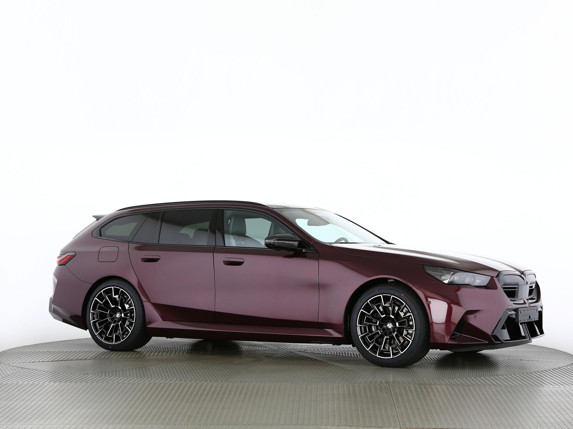 BMW M5 xDrive Touring-image-25