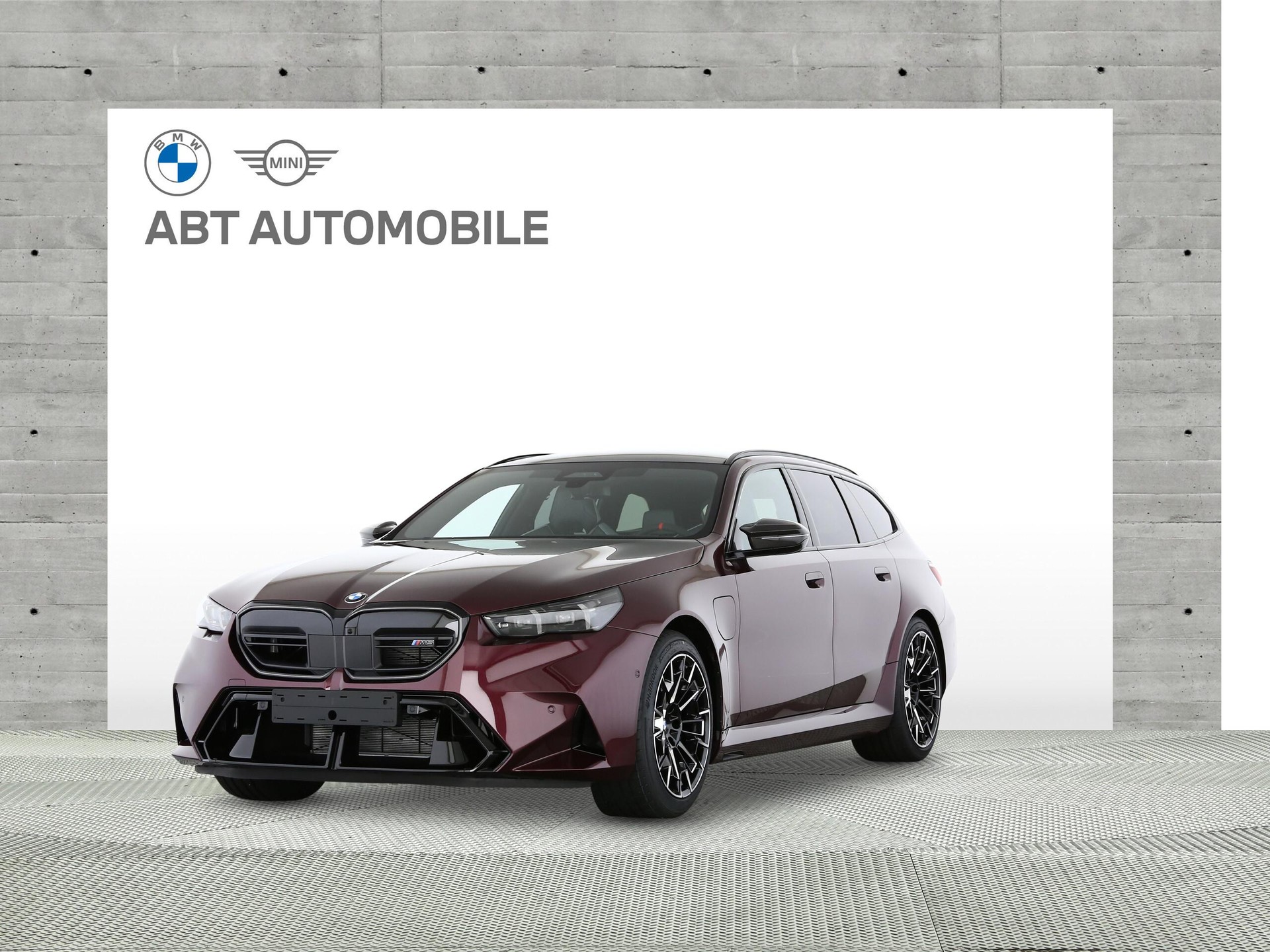 BMW M5 xDrive Touring-image-1