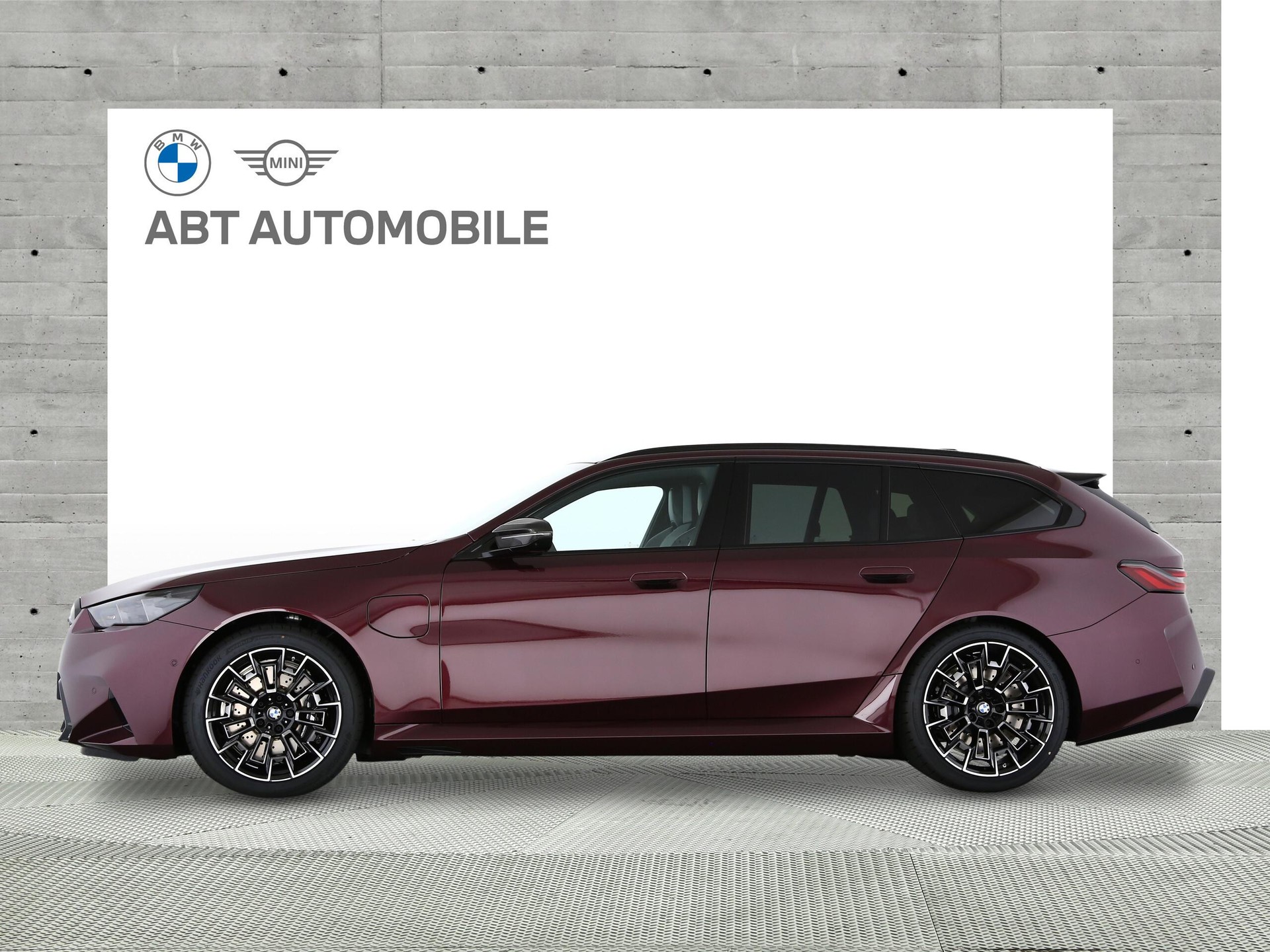 BMW M5 xDrive Touring-image-0