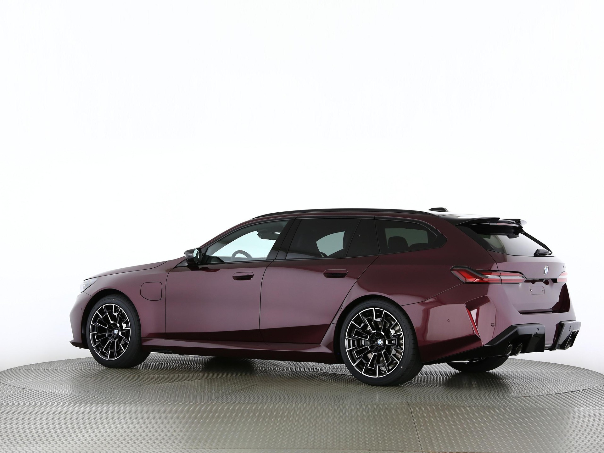 BMW M5 xDrive Touring-image-14