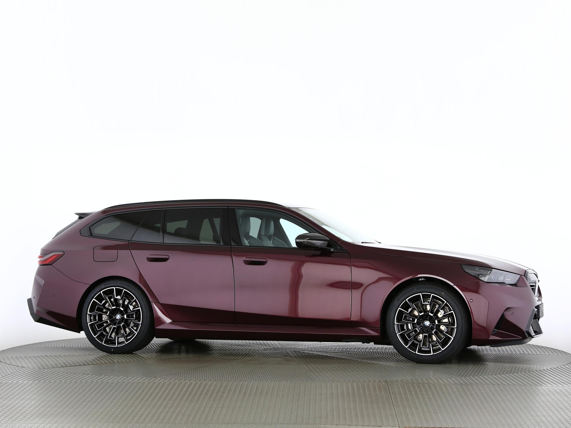 BMW M5 xDrive Touring-image-24