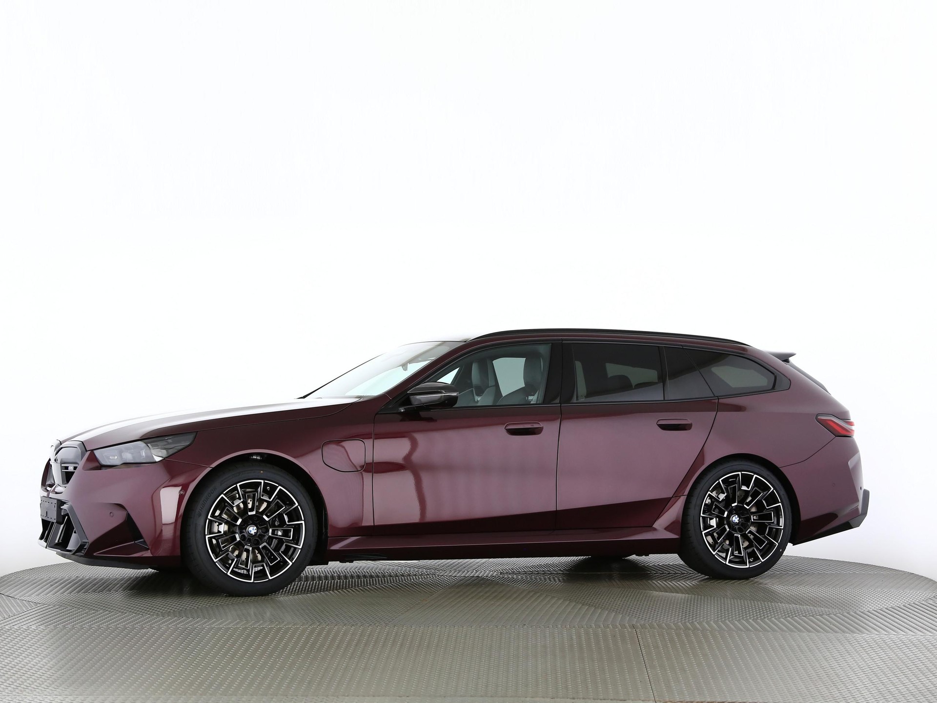 BMW M5 xDrive Touring-image-10
