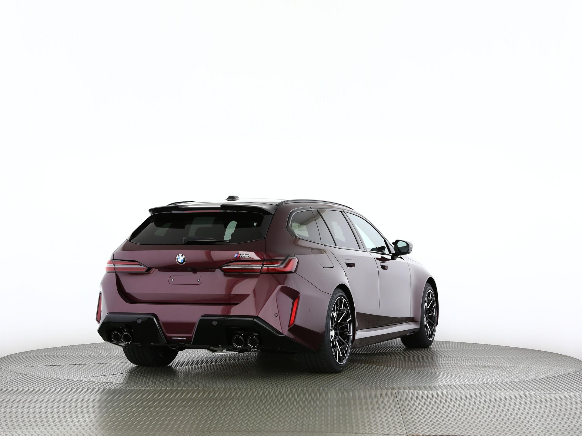BMW M5 xDrive Touring-image-18