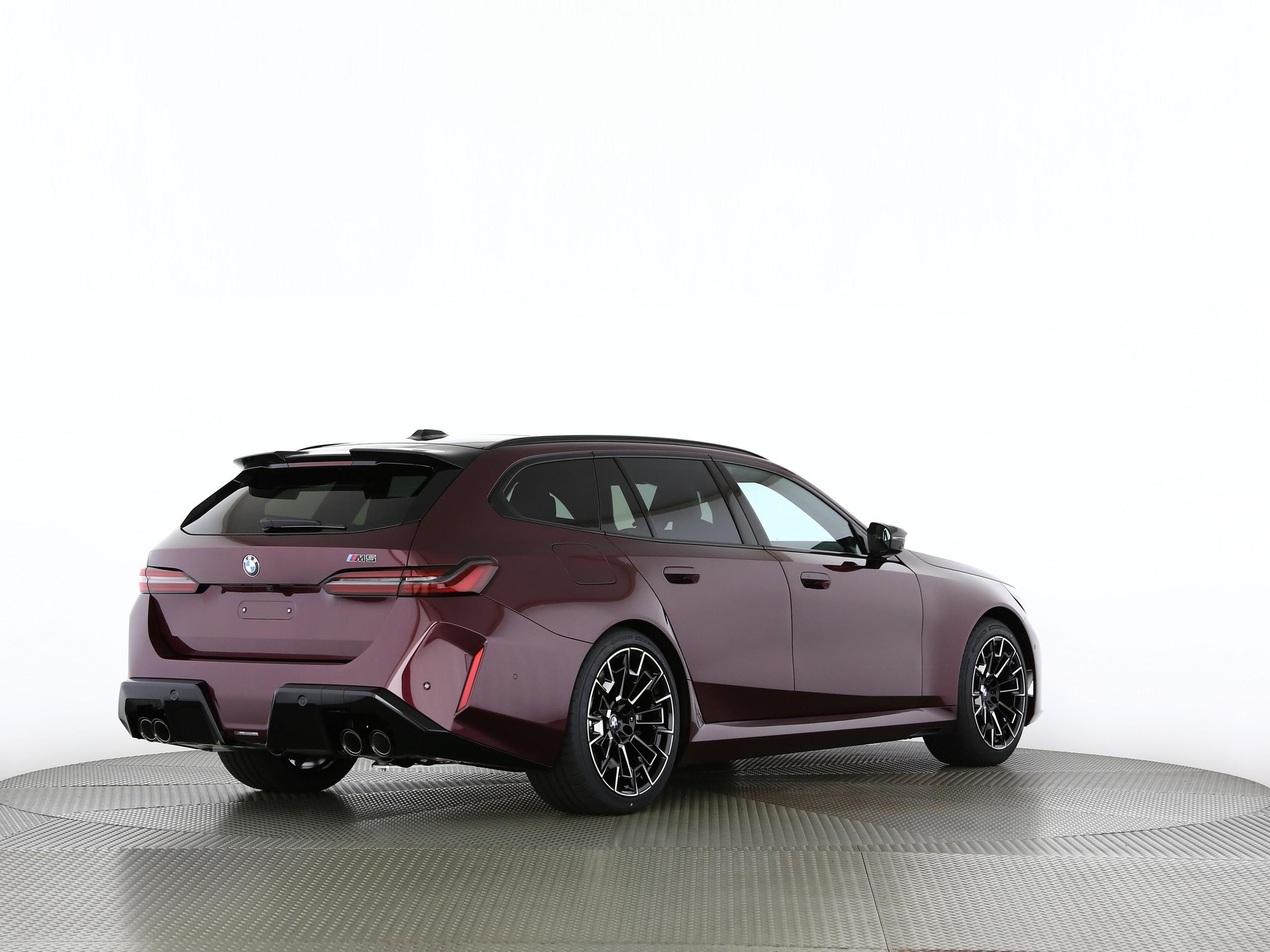 BMW M5 xDrive Touring-image-19