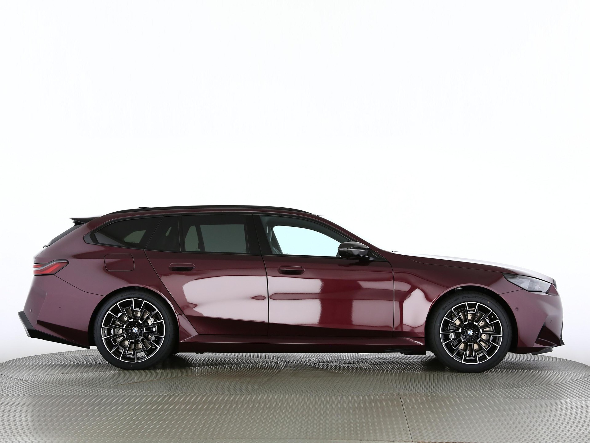 BMW M5 xDrive Touring-image-23
