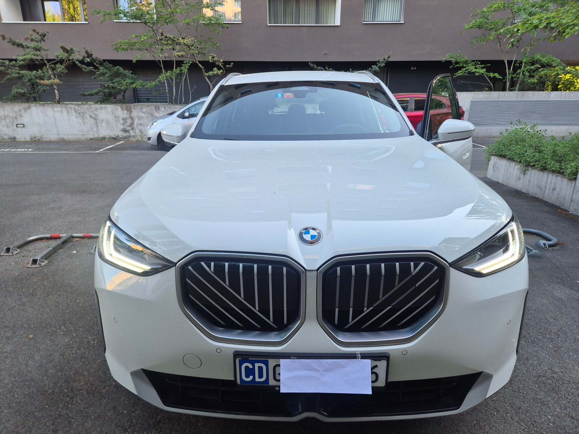 BMW 20i xDrive paddles-image-0