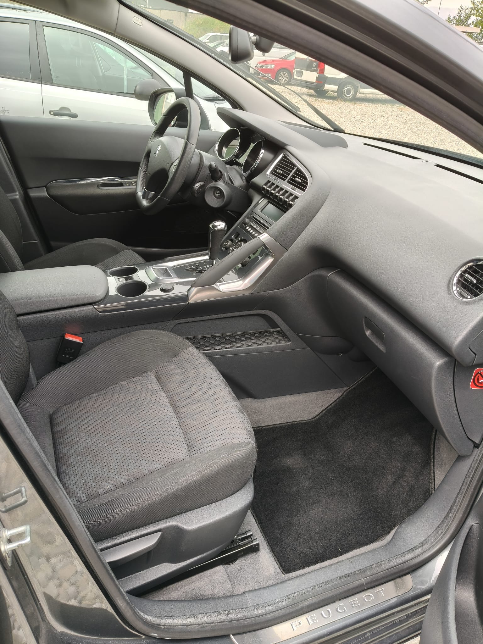 PEUGEOT 3008 1.6 16V T Platinum Tiptronic Sport Pack-image-8