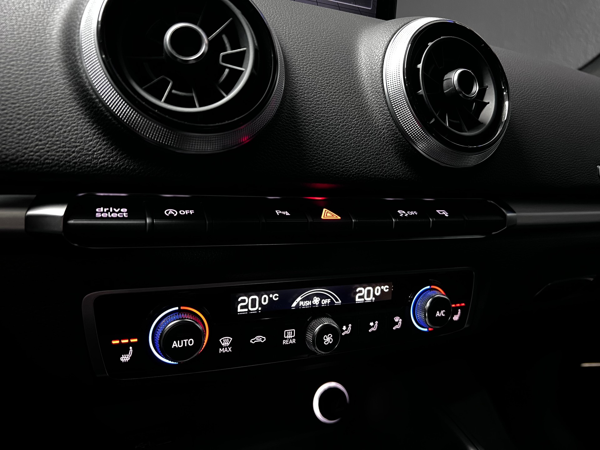 AUDI S3 Sportback 2.0 TFSI quattro S-tronic-image-11