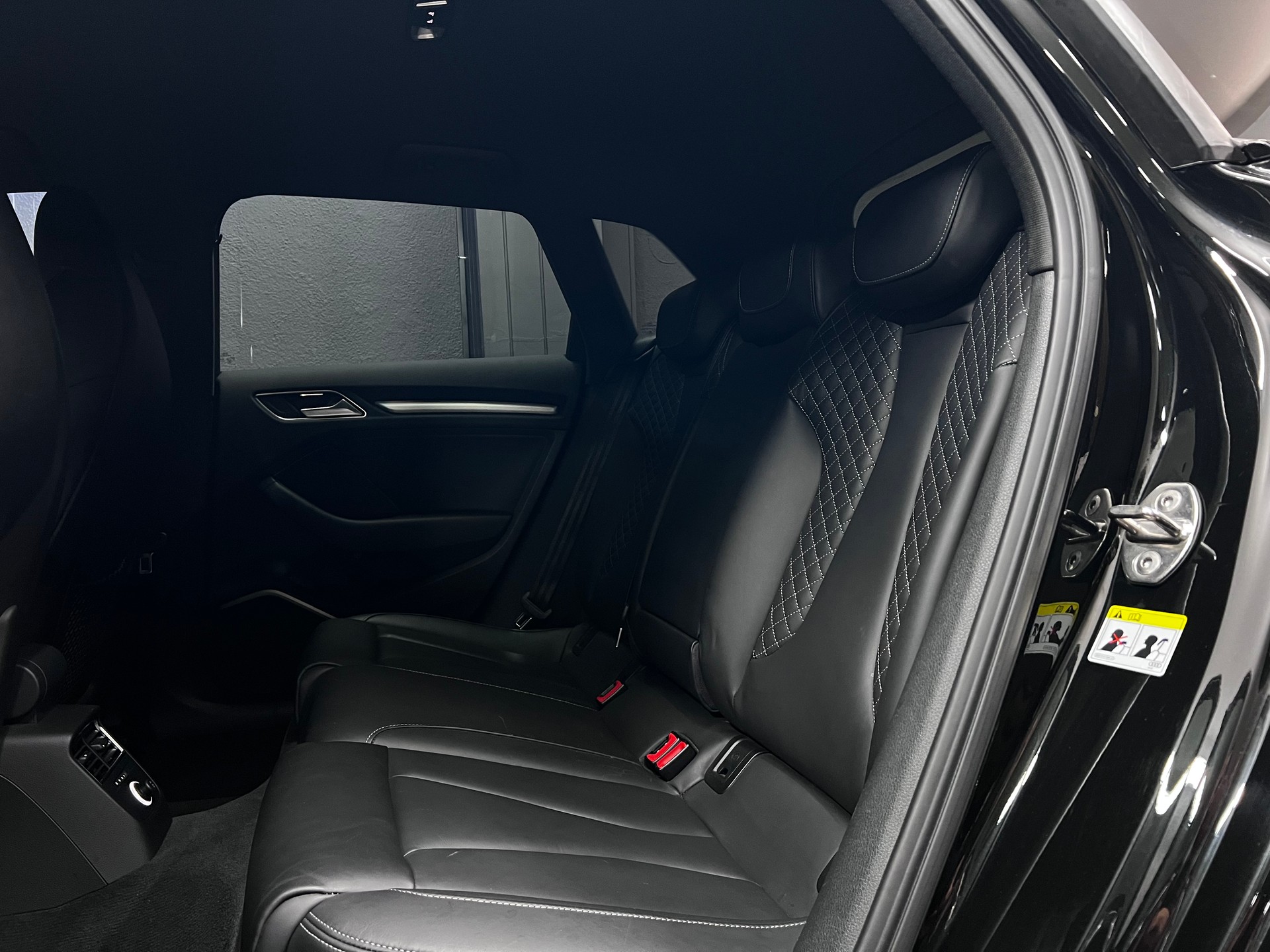 AUDI S3 Sportback 2.0 TFSI quattro S-tronic-image-14