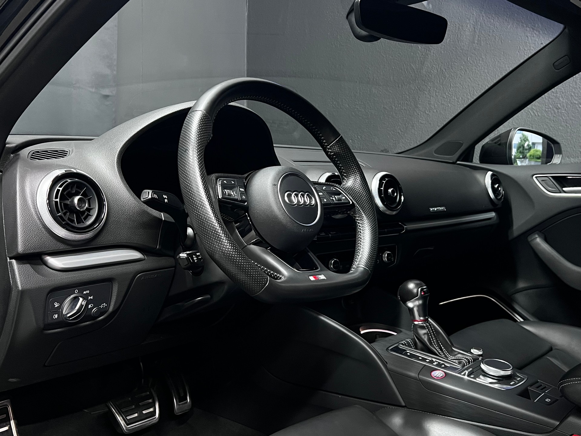 AUDI S3 Sportback 2.0 TFSI quattro S-tronic-image-8
