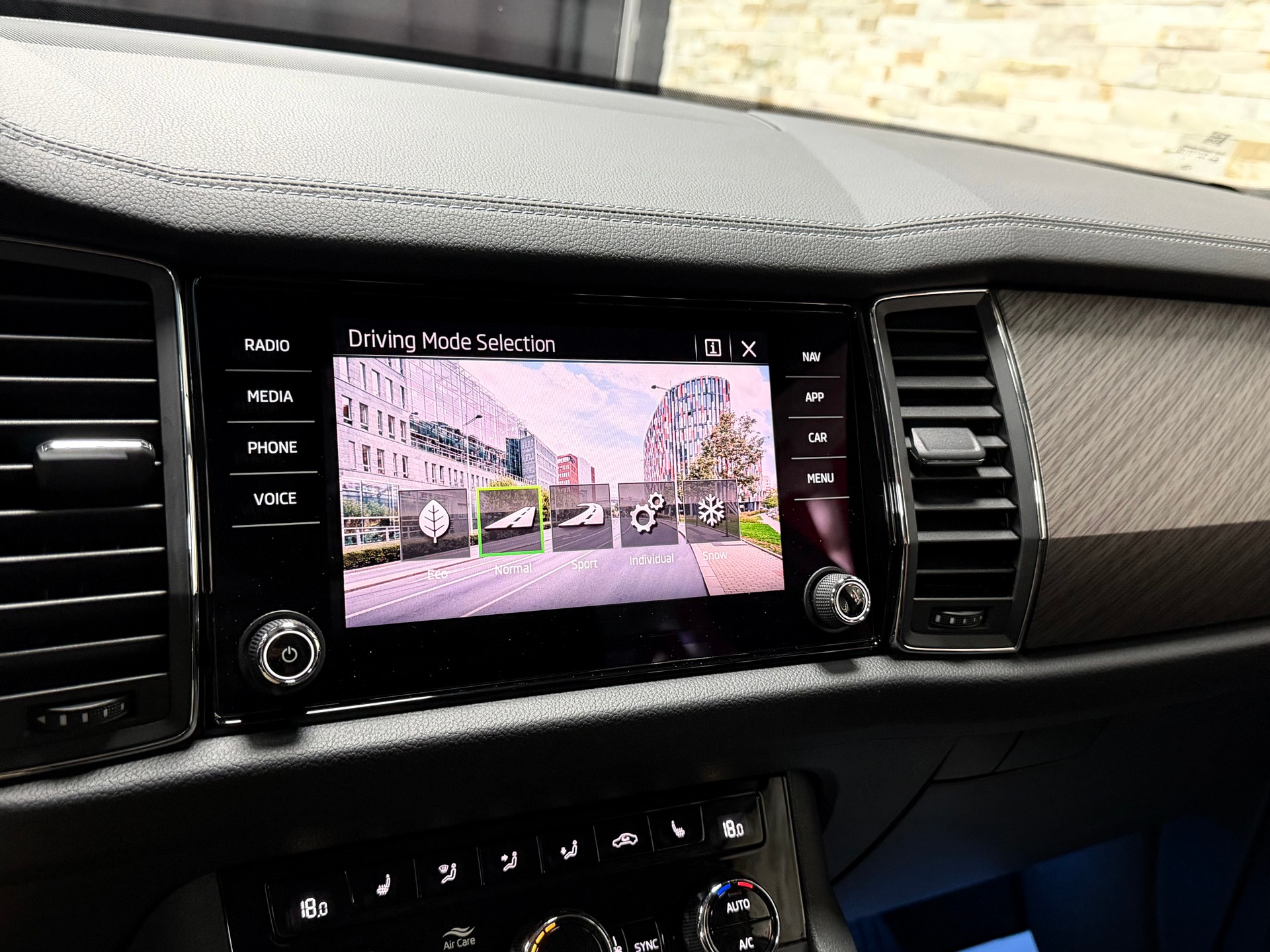 SKODA Kodiaq 2.0 TDI CR Style 4x4 DSG-image-17
