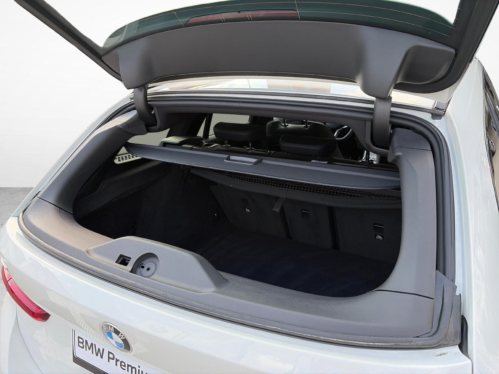 BMW 320d xDrive SAG Touring-image-15