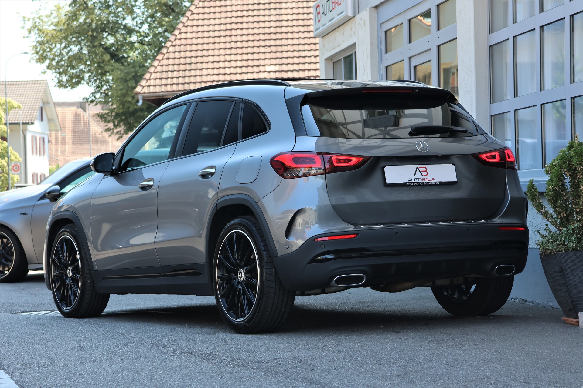 MERCEDES-BENZ GLA 200d AMG Line 8G-DCT (CH)-showroom-element-2