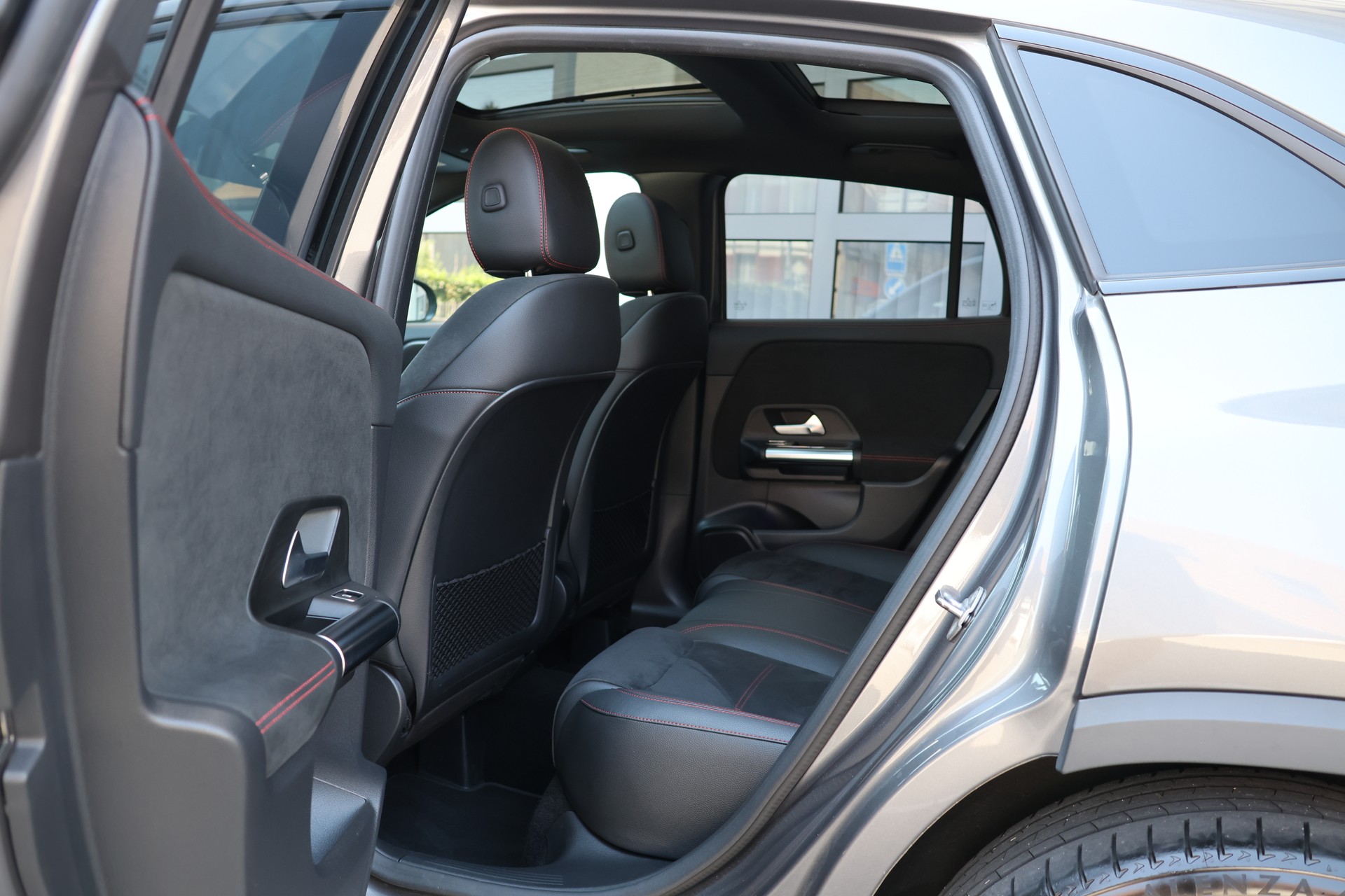 MERCEDES-BENZ GLA 200d AMG Line 8G-DCT (CH)-image-12
