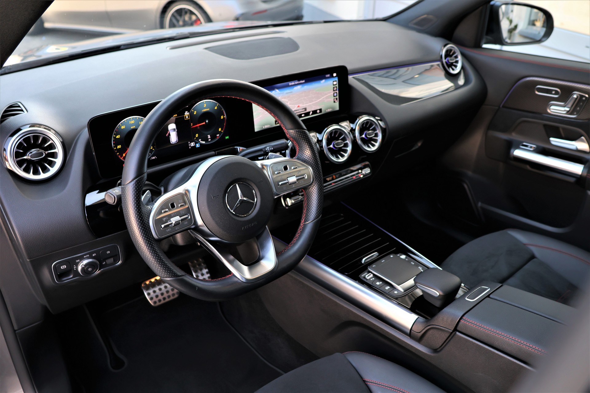 MERCEDES-BENZ GLA 200d AMG Line 8G-DCT (CH)-image-9