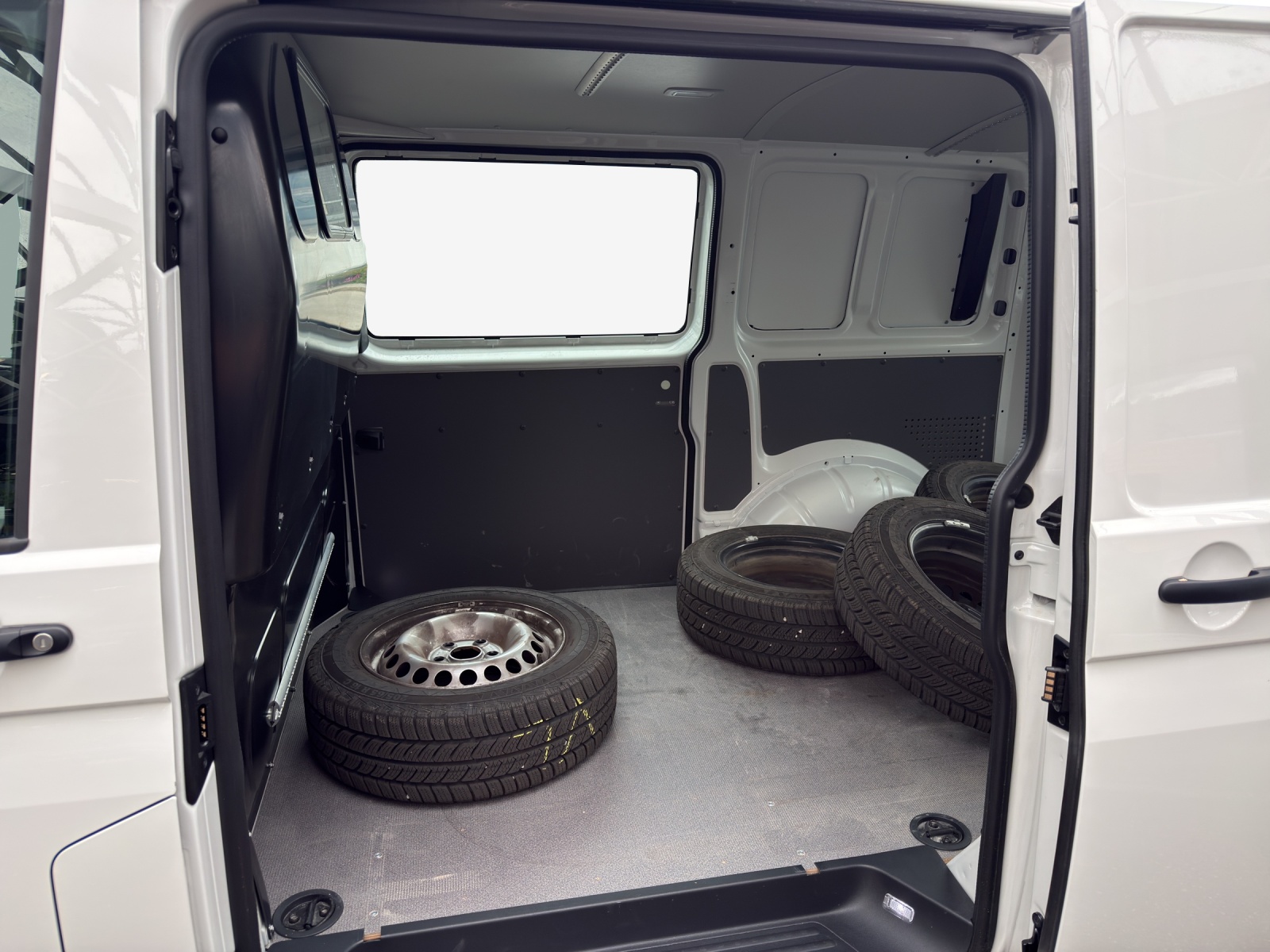 VW T6.1 2.0 TDI 4Motion-image-11