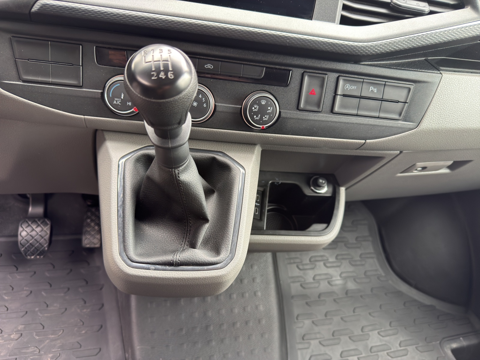 VW T6.1 2.0 TDI 4Motion-image-10