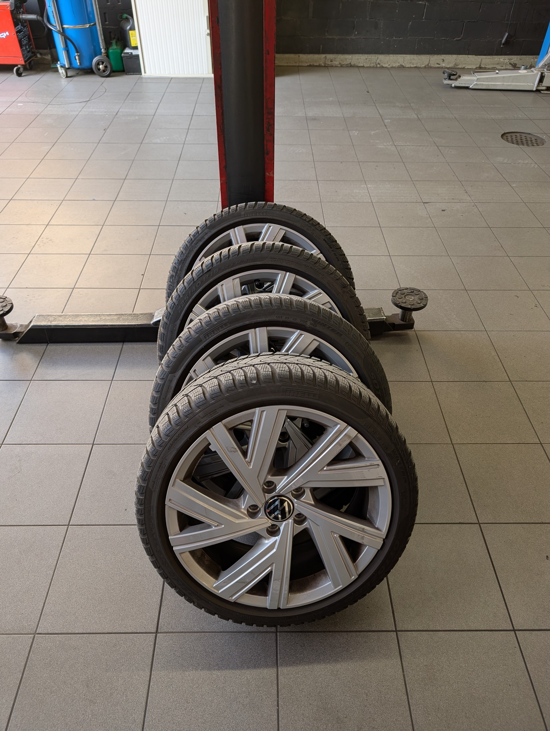 VW 2.0 TSI R Performance DSG 4motion-image-9