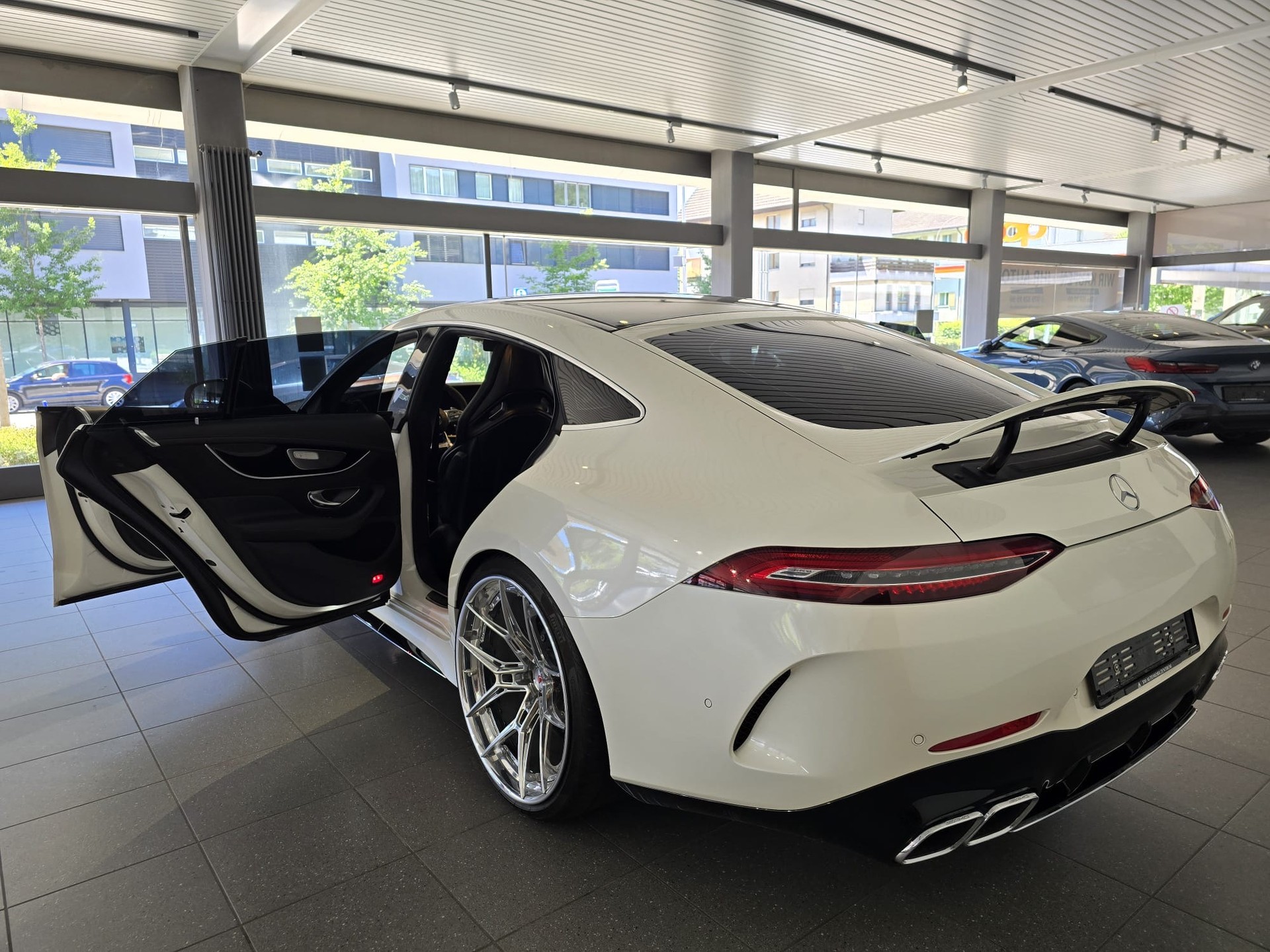 MERCEDES-BENZ AMG GT63 S 4M-image-4