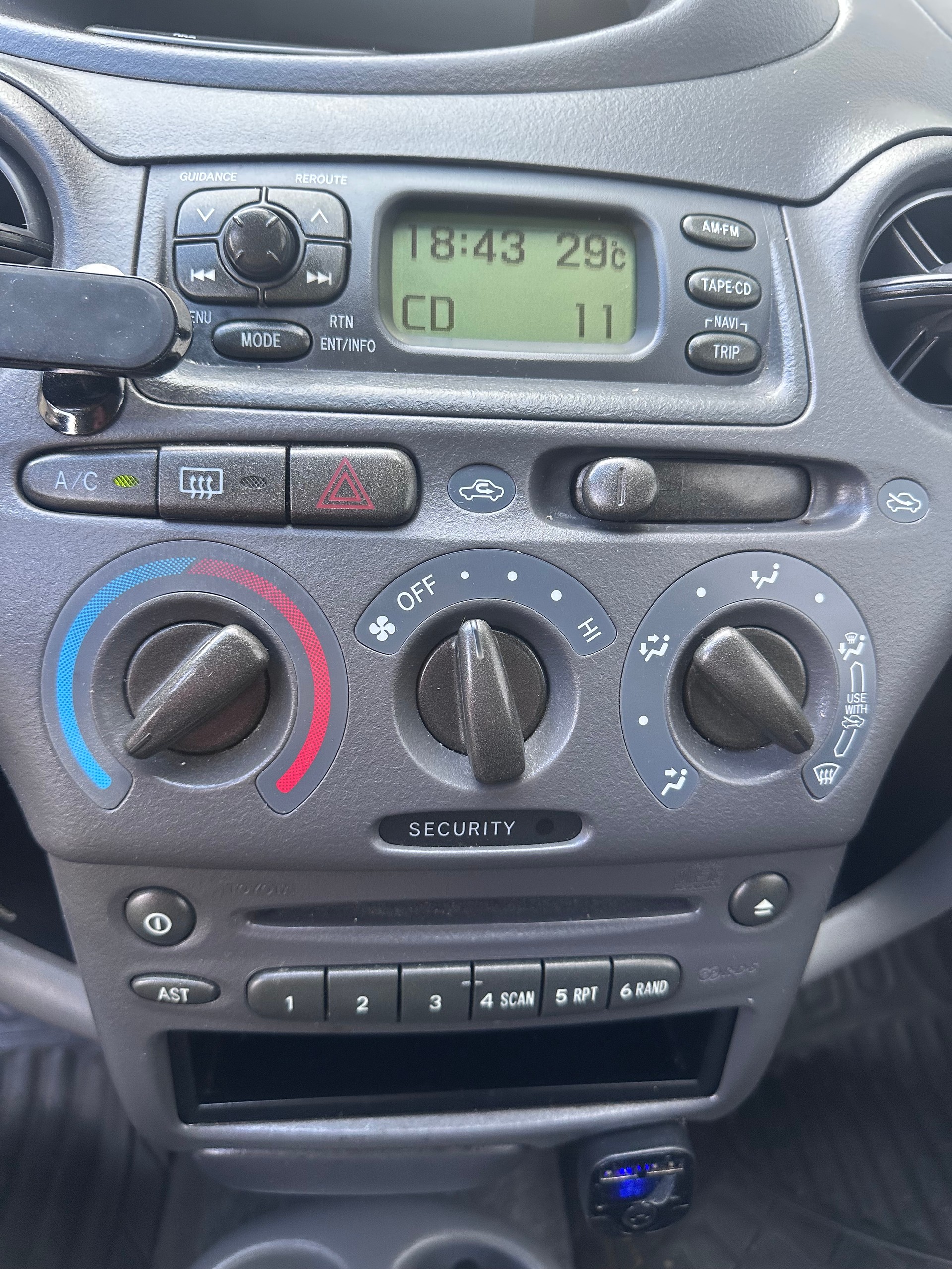 TOYOTA YARIS-image-13