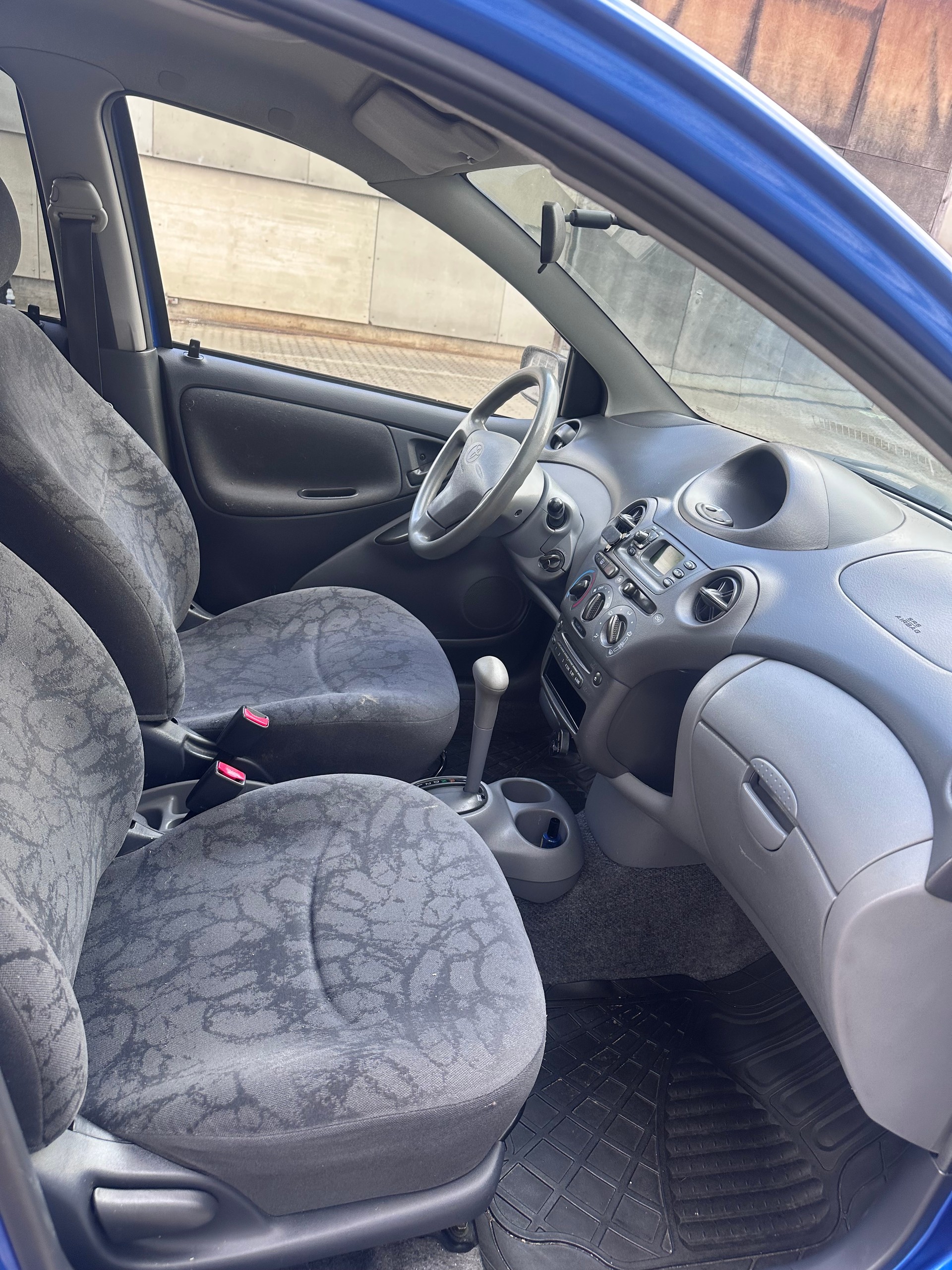 TOYOTA YARIS-image-7