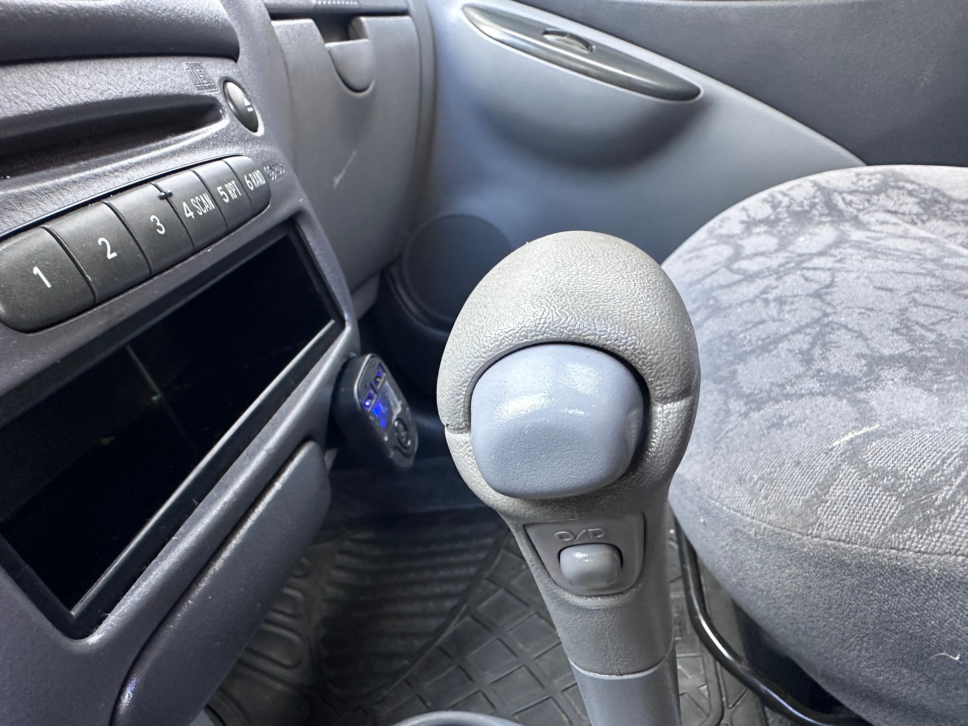 TOYOTA YARIS-image-12