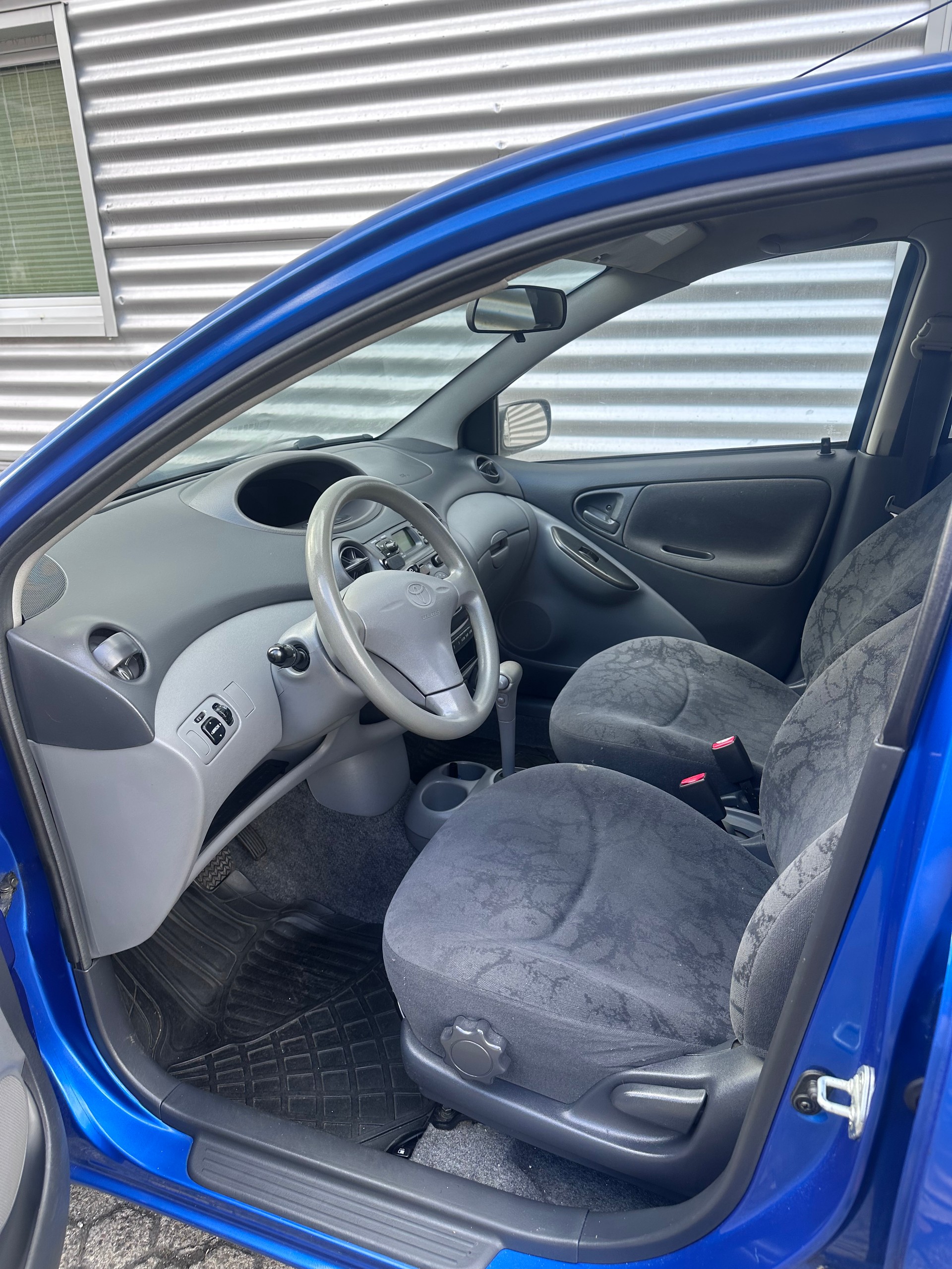 TOYOTA YARIS-image-6