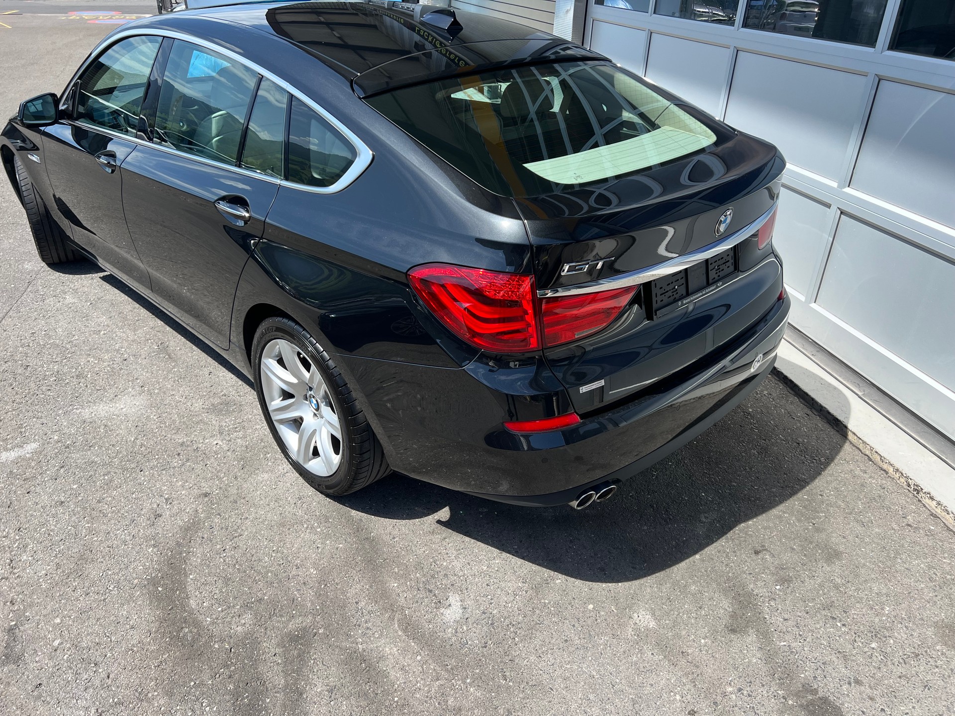 BMW 530d xDrive GT Steptronic *** Navigation * Standheizung * Leder * Sitzbelüftung * Head -Up Display * 8 fachbereift ***-image-3