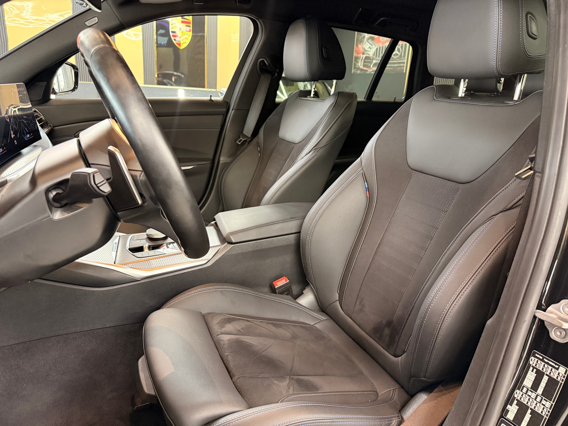 BMW 320d xDrive 48V Touring Steptronic M Sport-image-9