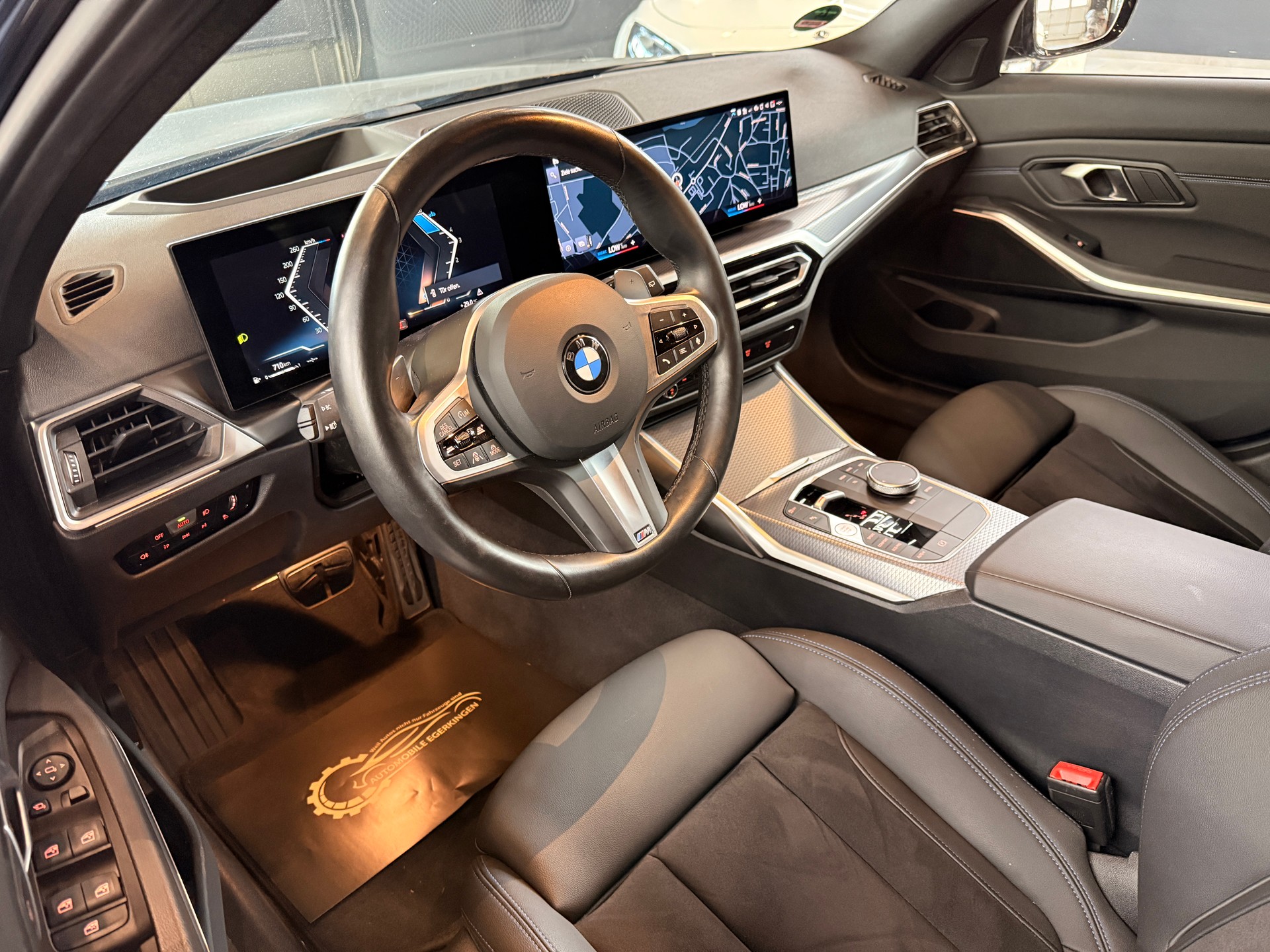 BMW 320d xDrive 48V Touring Steptronic M Sport-image-8