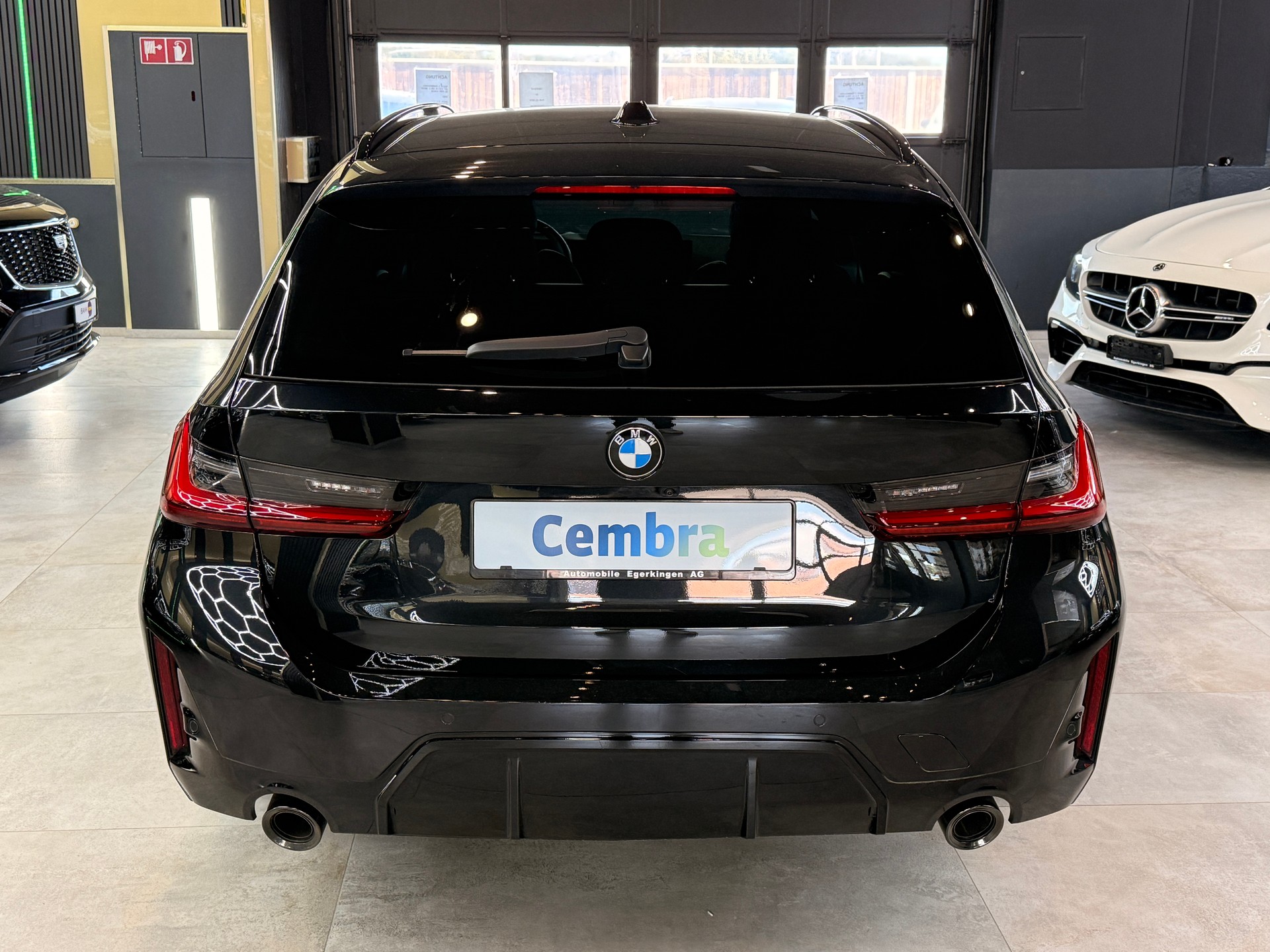 BMW 320d xDrive 48V Touring Steptronic M Sport-image-5