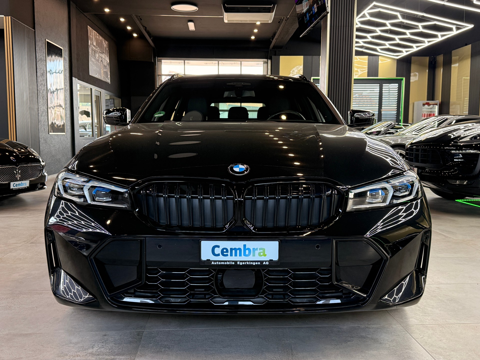 BMW 320d xDrive 48V Touring Steptronic M Sport-image-1