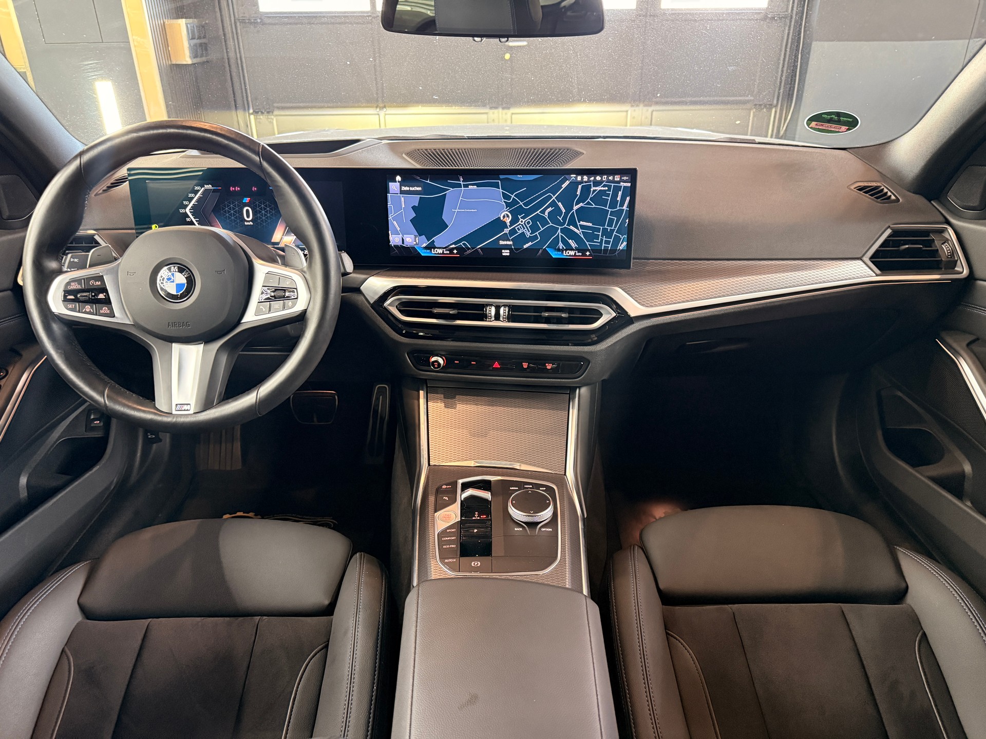 BMW 320d xDrive 48V Touring Steptronic M Sport-image-12