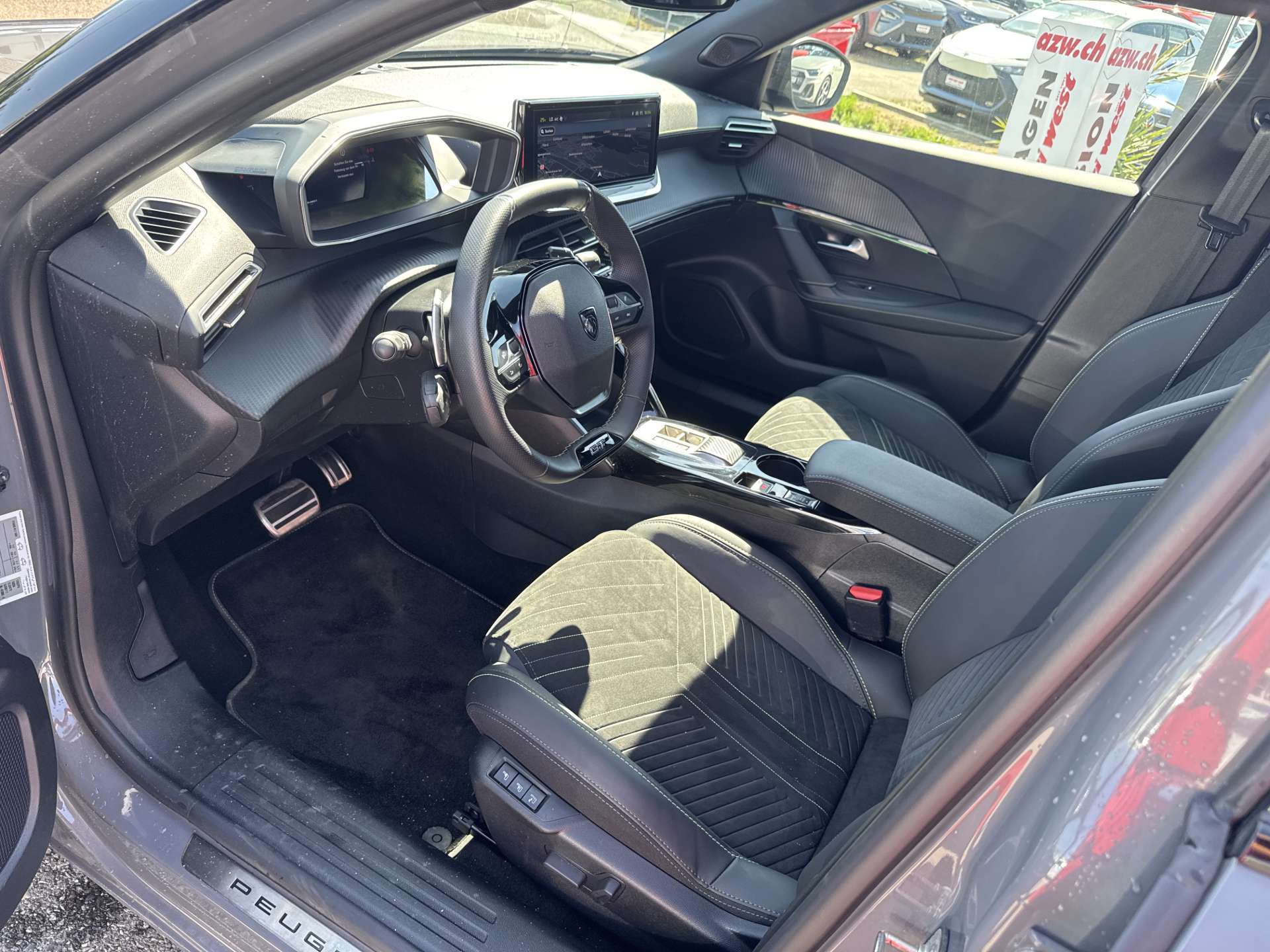 PEUGEOT 2008 1.2 PureTech GT Automat-image-5