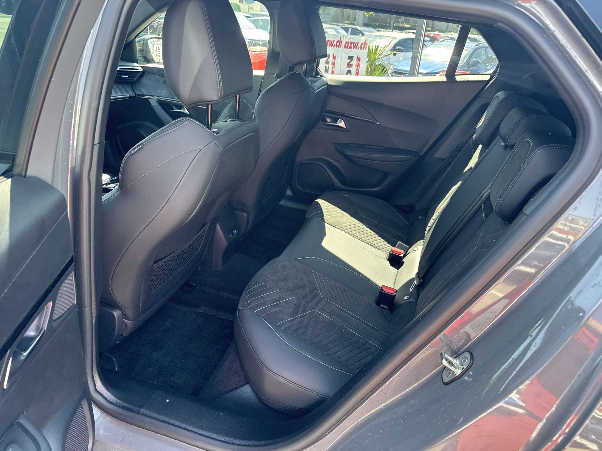 PEUGEOT 2008 1.2 PureTech GT Automat-image-6