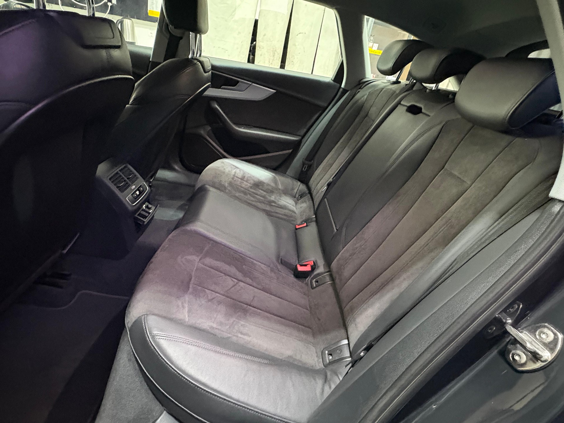 AUDI A4 allroad 2.0 TFSI quattro S-tronic-image-17