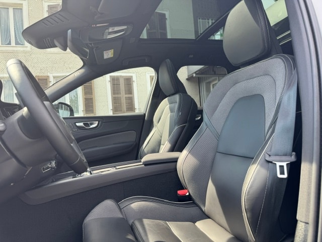 VOLVO XC60 2.0 B5 MH Black Edition AWD-image-9