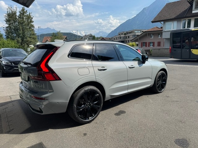 VOLVO XC60 2.0 B5 MH Black Edition AWD-image-2