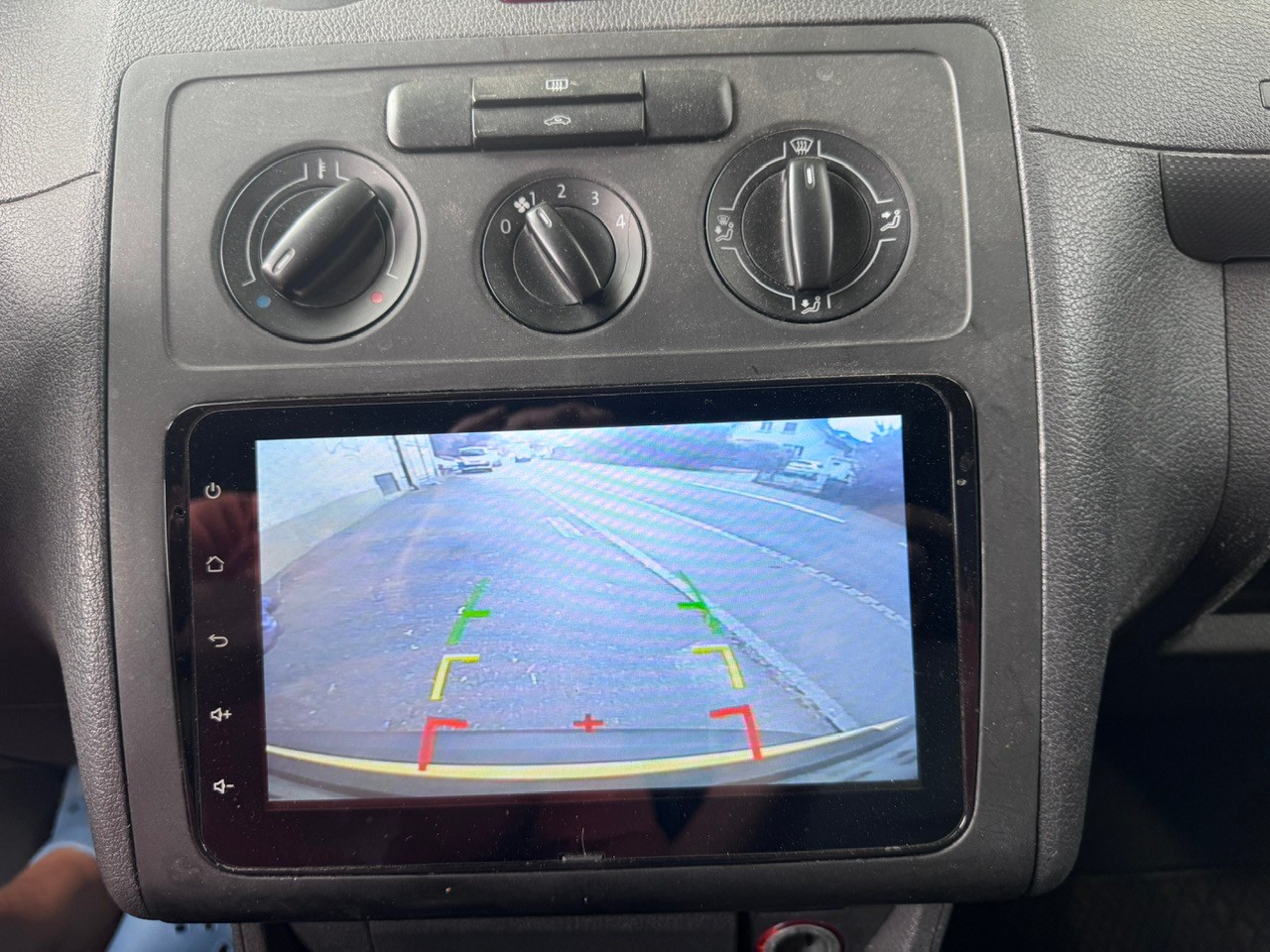 VW Caddy Maxi 2.0 TDI 4Motion-image-9